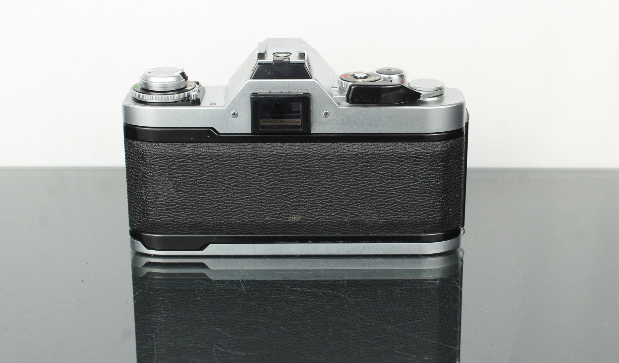 Canon AV-1 + Canon FD 50mm 1:1.8 lens – Dutch|Thrift