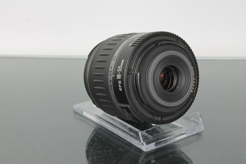 Canon EF - S 18 - 55mm f/3.5 - 5.6 - Dutch|Thrift