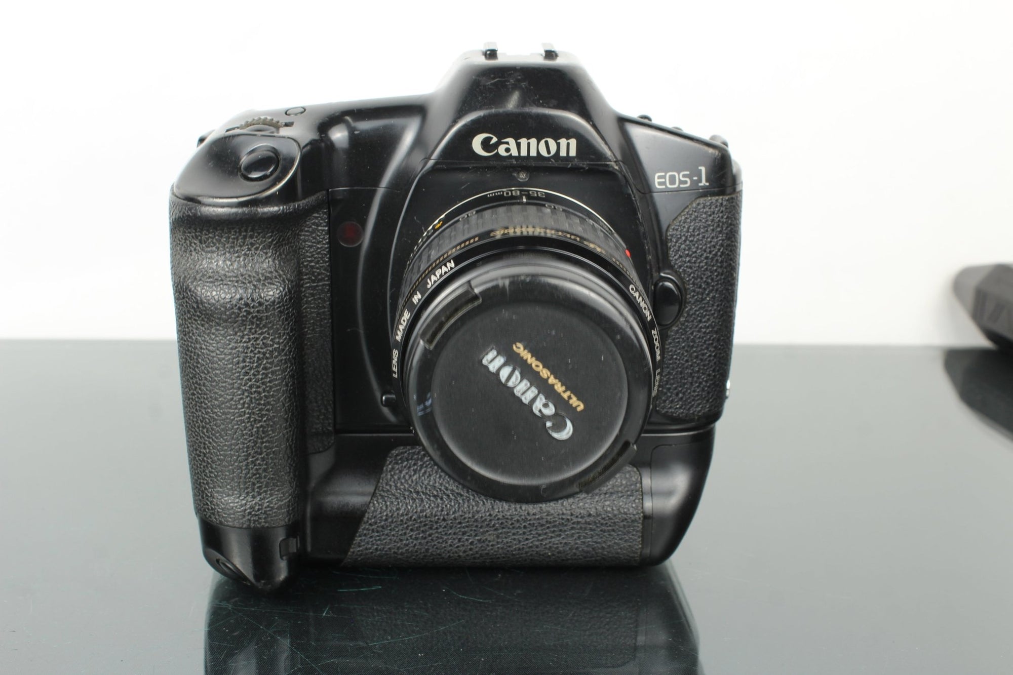 Canon EOS - 1 + Canon 35 - 80mm 1:4 - 5.6 lens - Dutch|Thrift