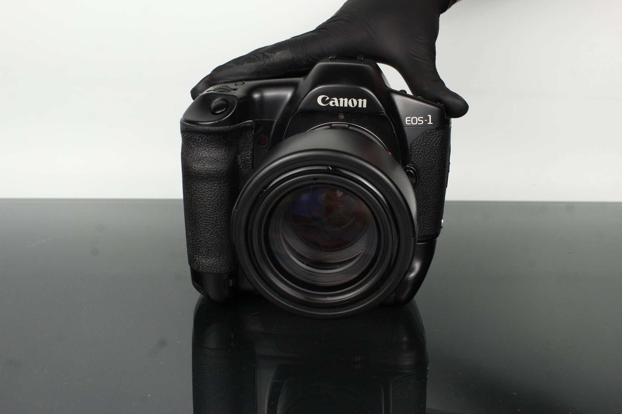 Canon EOS - 1 + Canon Zoom Lens EF 35 - 105mm 1:3.5 - 4.5 - Dutch|Thrift