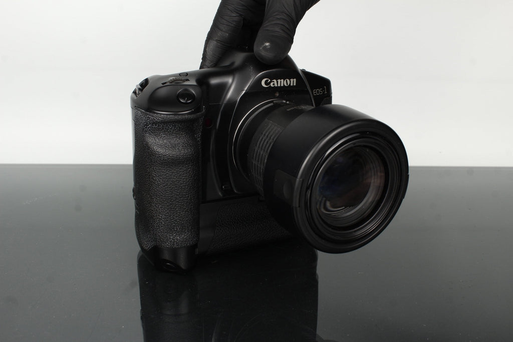 Canon EOS - 1 + Canon Zoom Lens EF 35 - 105mm 1:3.5 - 4.5 - Dutch|Thrift