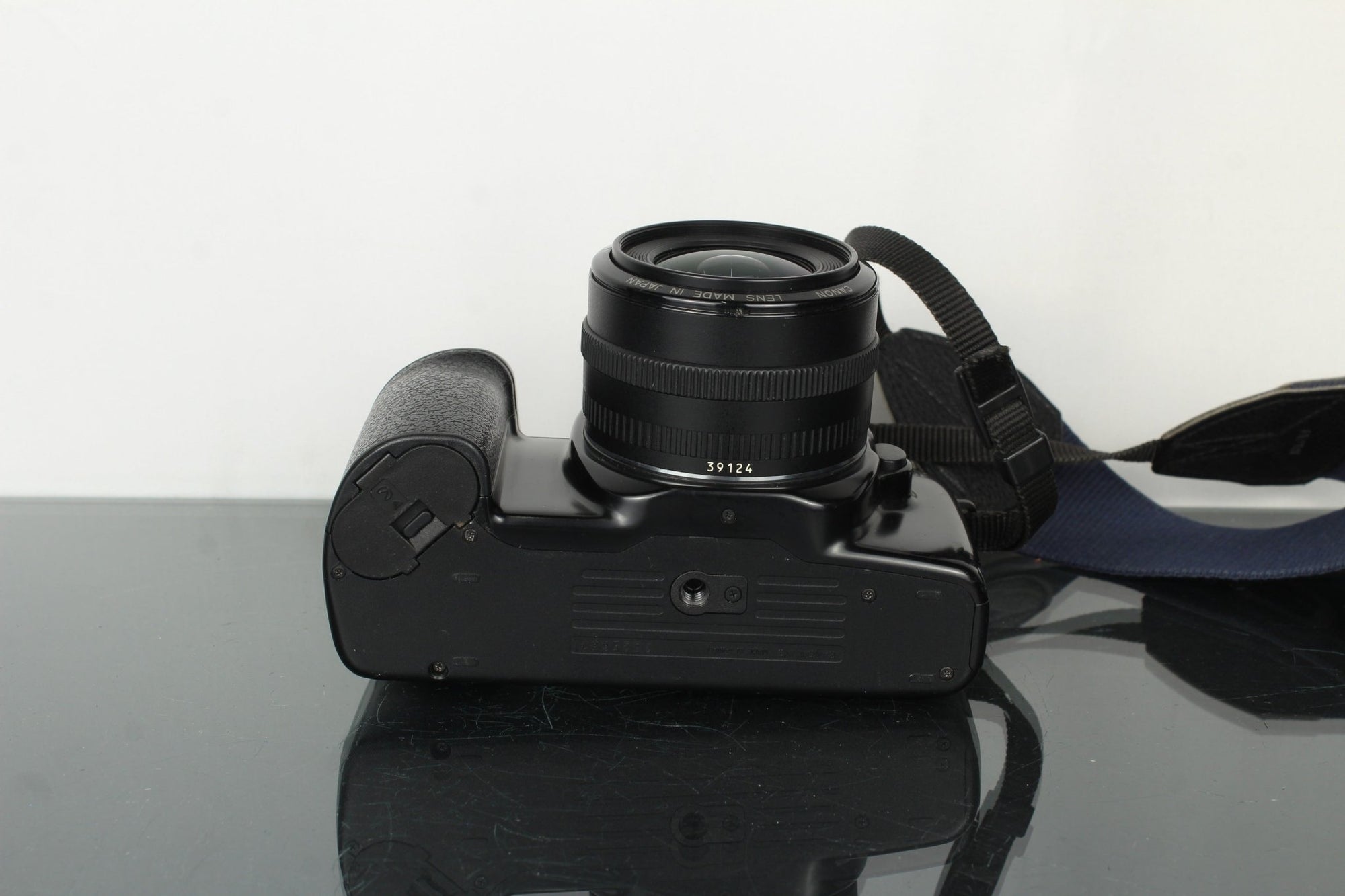 Canon EOS 1000F with EF 28mm f/2.8 - Dutch|Thrift