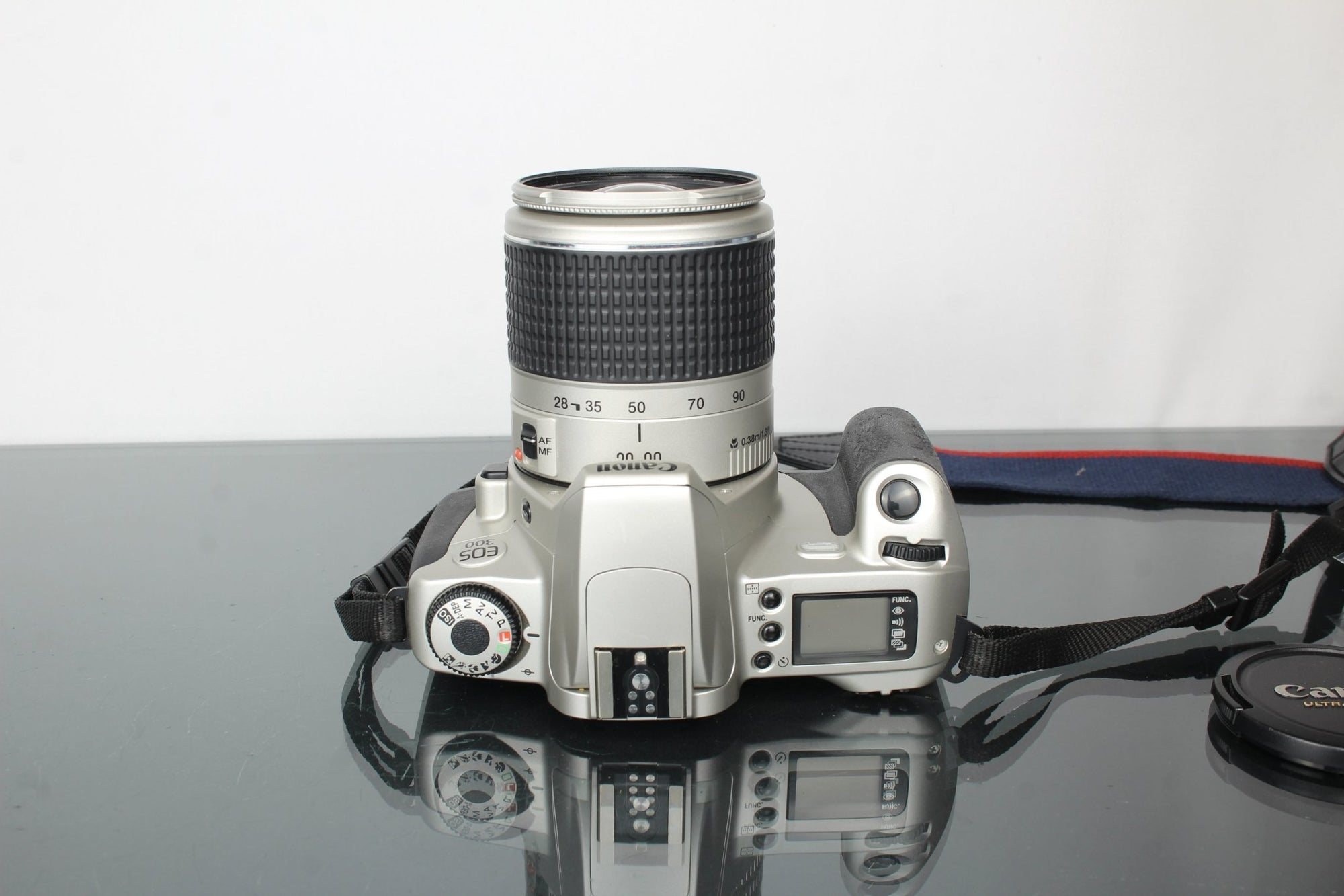 Canon EOS 300 + 28 - 90mm 1:4 - 5.6 Canon EF lens - Dutch|Thrift