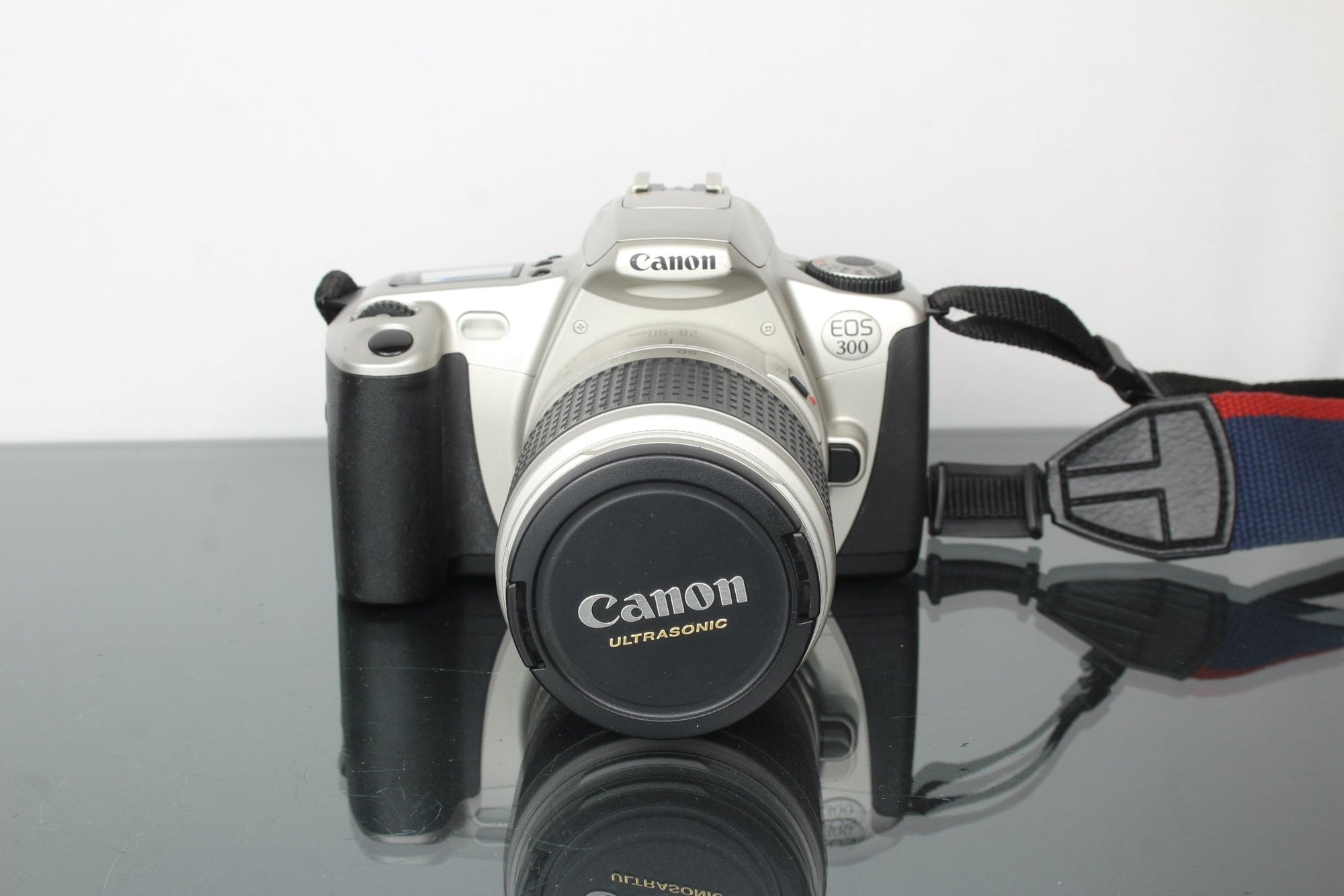 Canon EOS 300 + 28 - 90mm 1:4 - 5.6 Canon EF lens - Dutch|Thrift