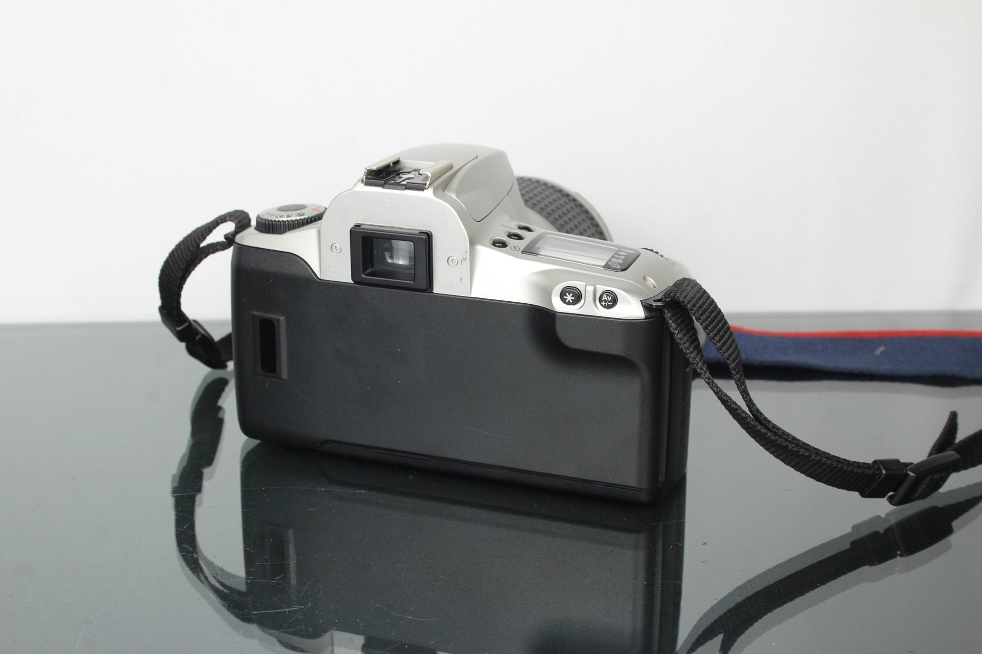 Canon EOS 300 + 28 - 90mm 1:4 - 5.6 Canon EF lens - Dutch|Thrift