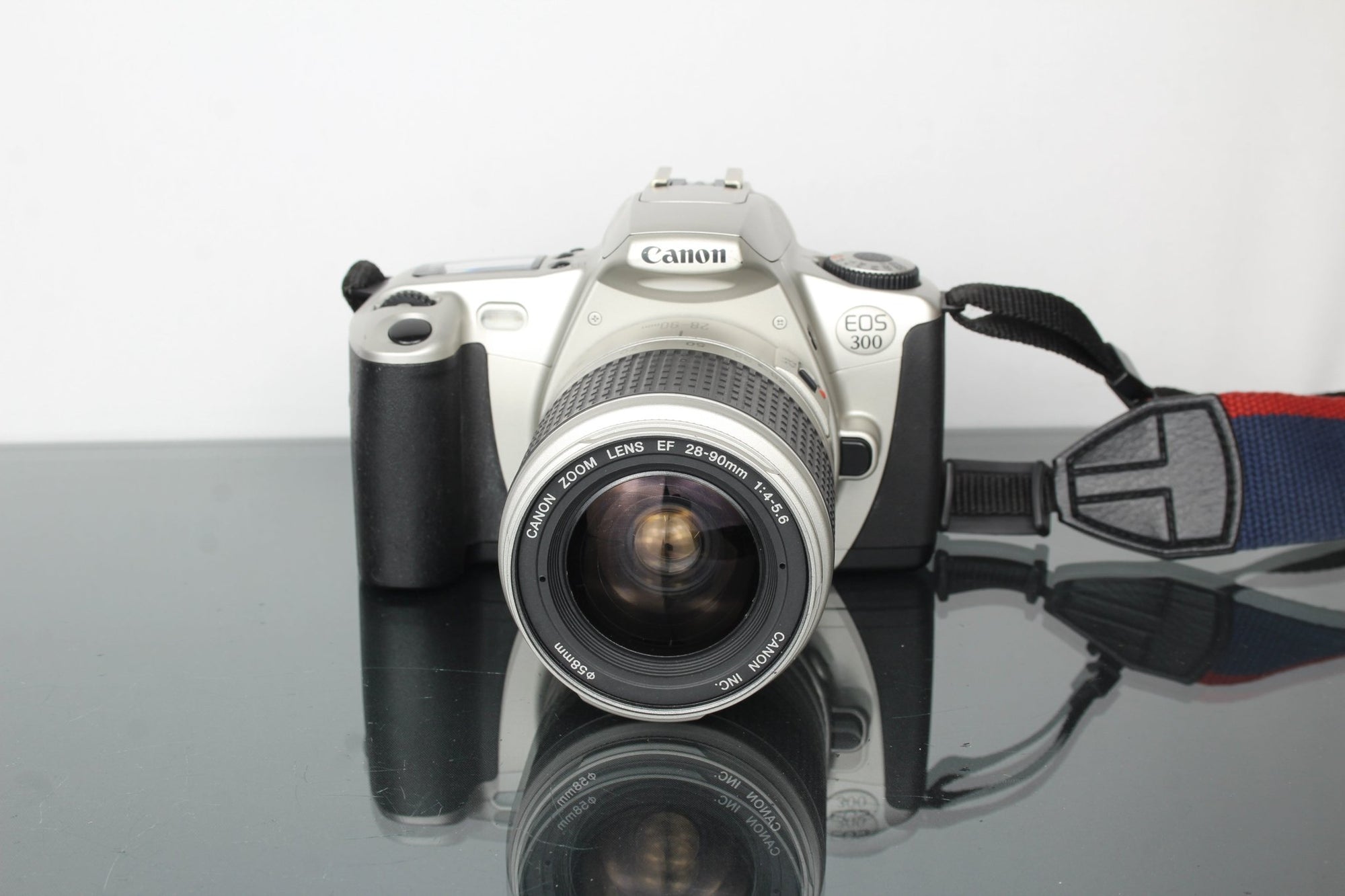 Canon EOS 300 + 28 - 90mm 1:4 - 5.6 Canon EF lens - Dutch|Thrift