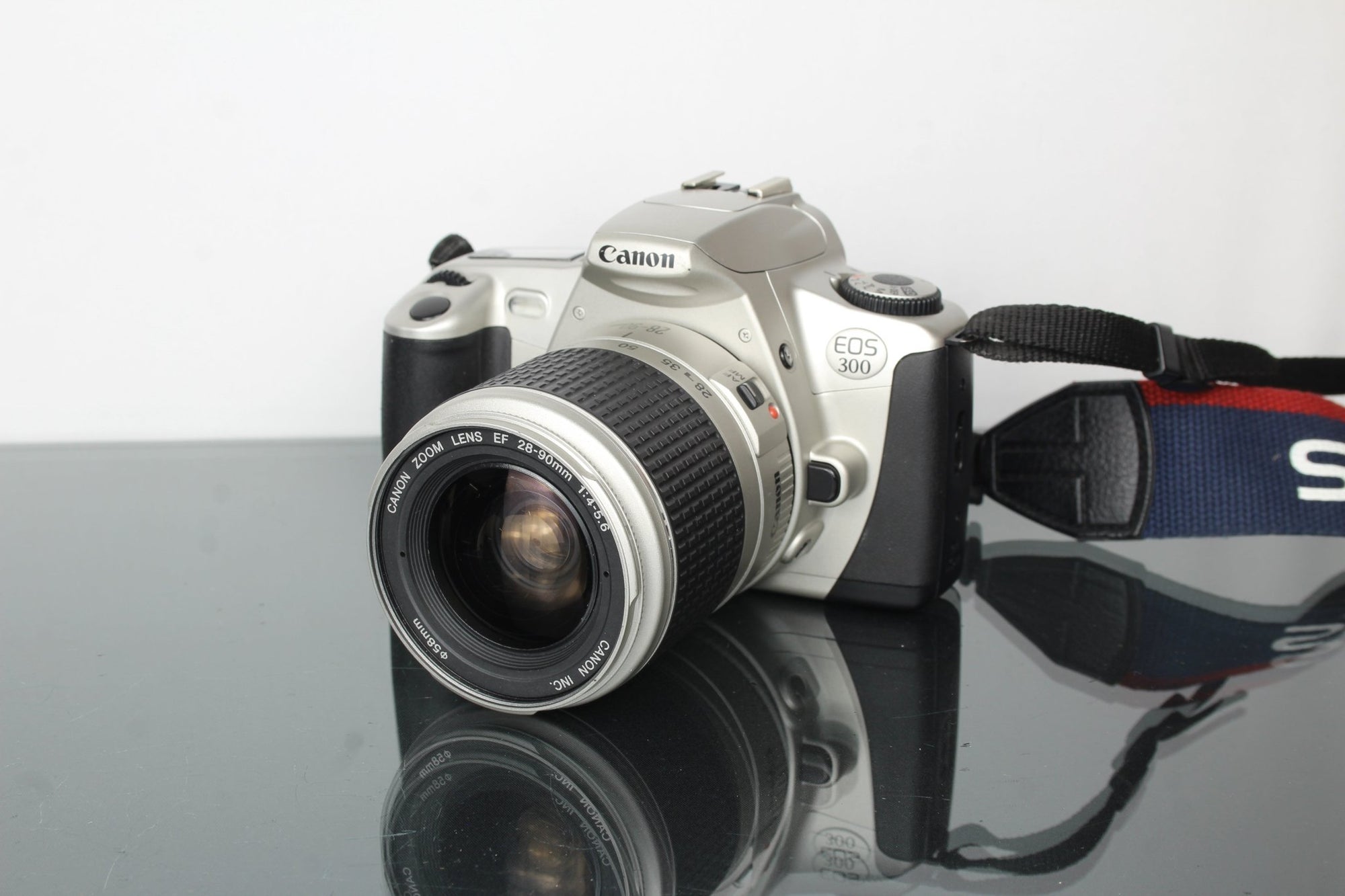 Canon EOS 300 + 28 - 90mm 1:4 - 5.6 Canon EF lens - Dutch|Thrift