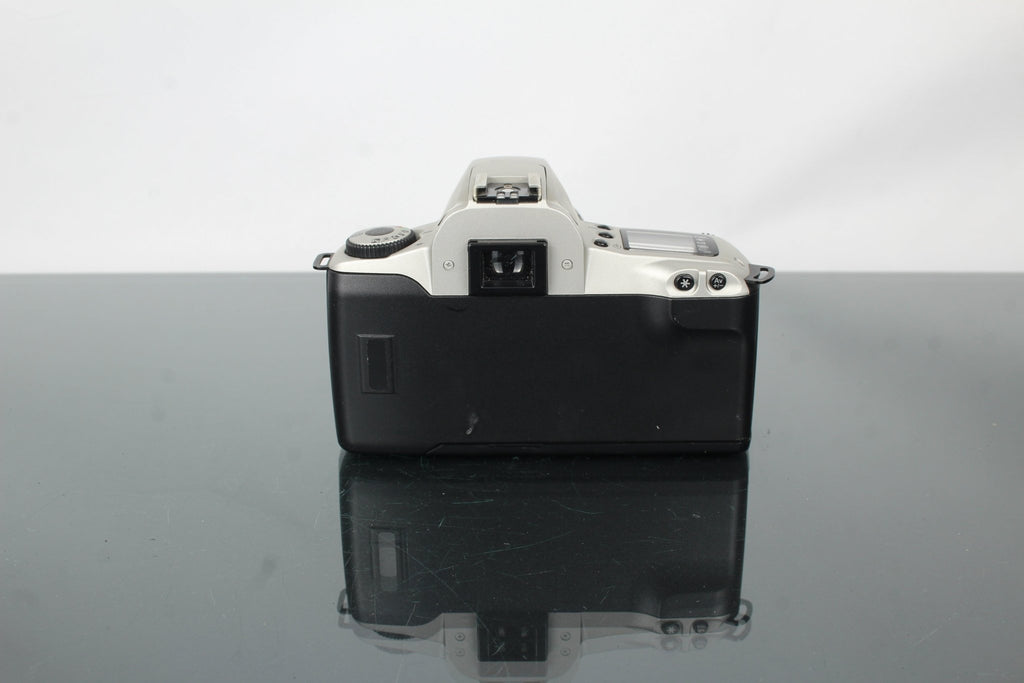 Canon EOS 300 + 28 - 90mm EF lens - Dutch|Thrift