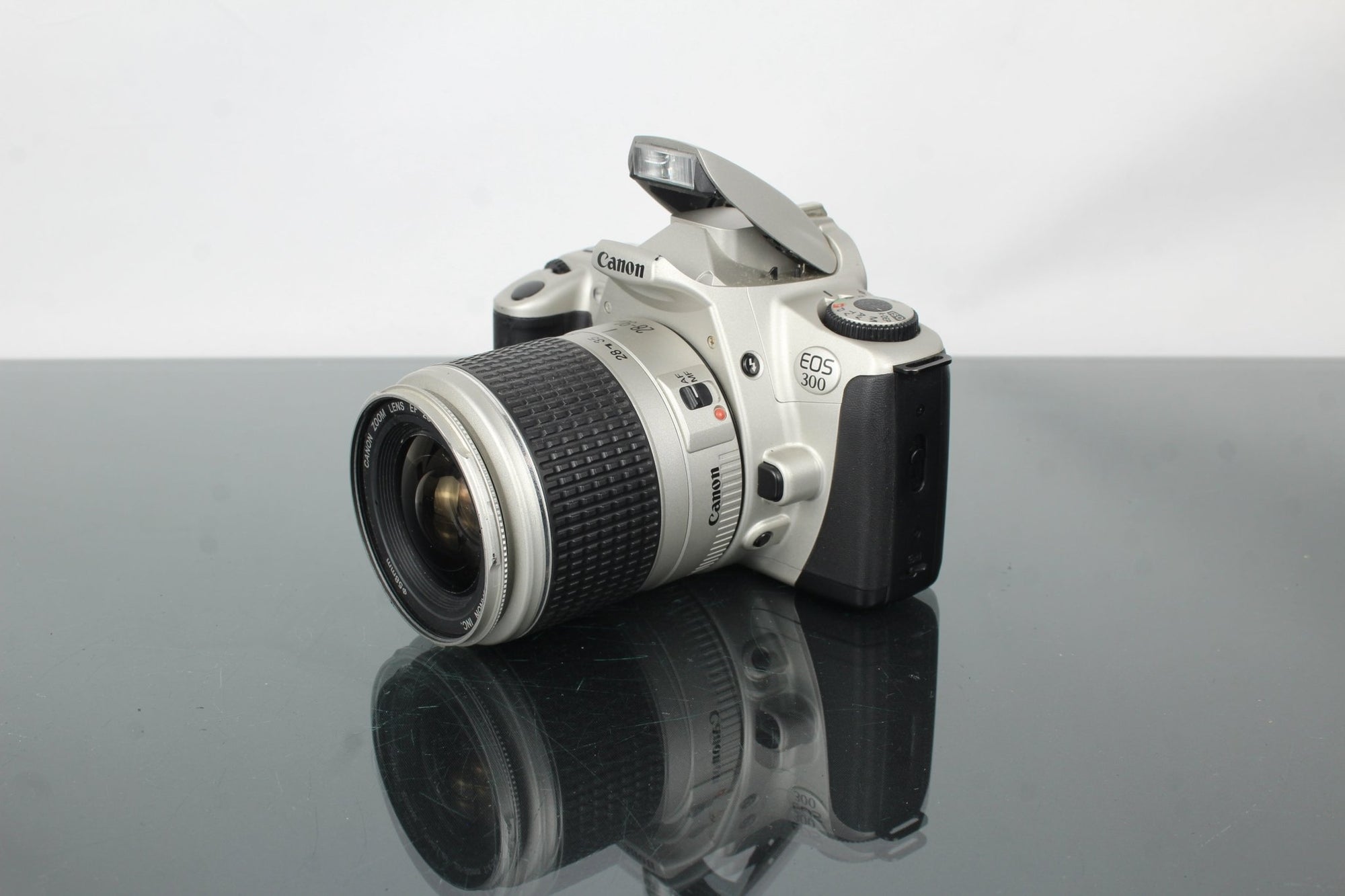 Canon EOS 300 + 28 - 90mm EF lens - Dutch|Thrift