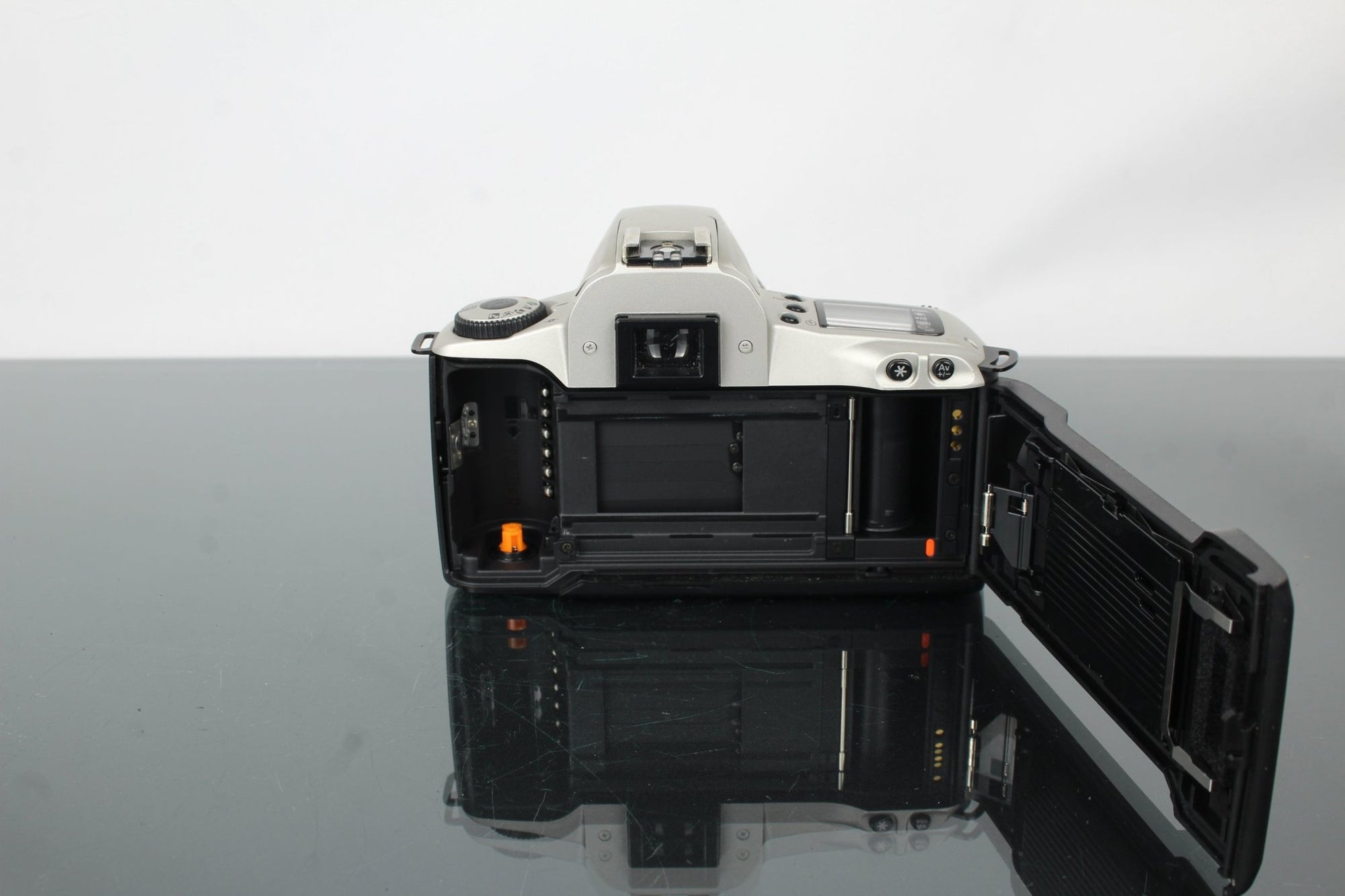 Canon EOS 300 + 28 - 90mm EF lens - Dutch|Thrift