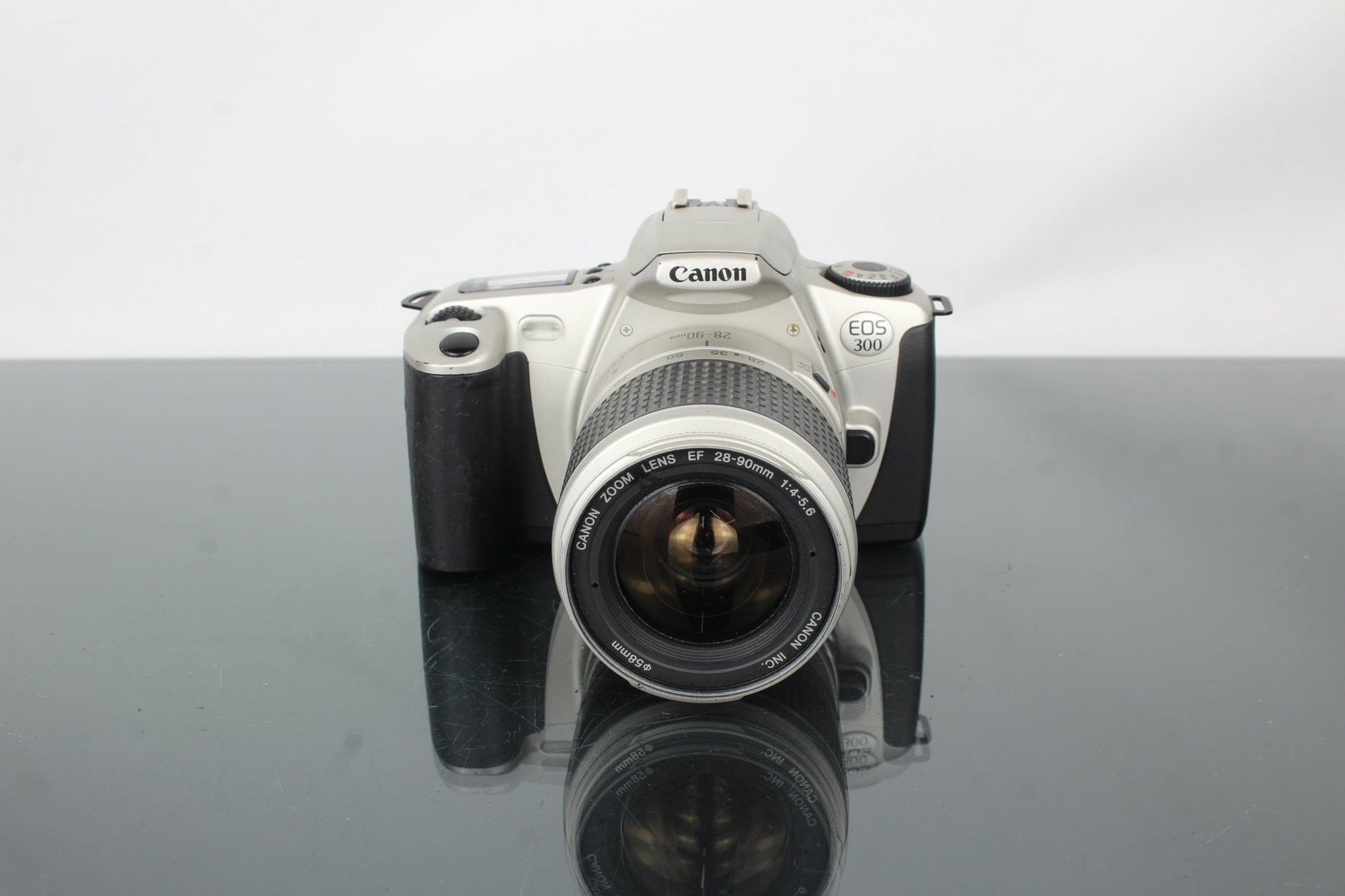 Canon EOS 300 + 28 - 90mm EF lens - Dutch|Thrift