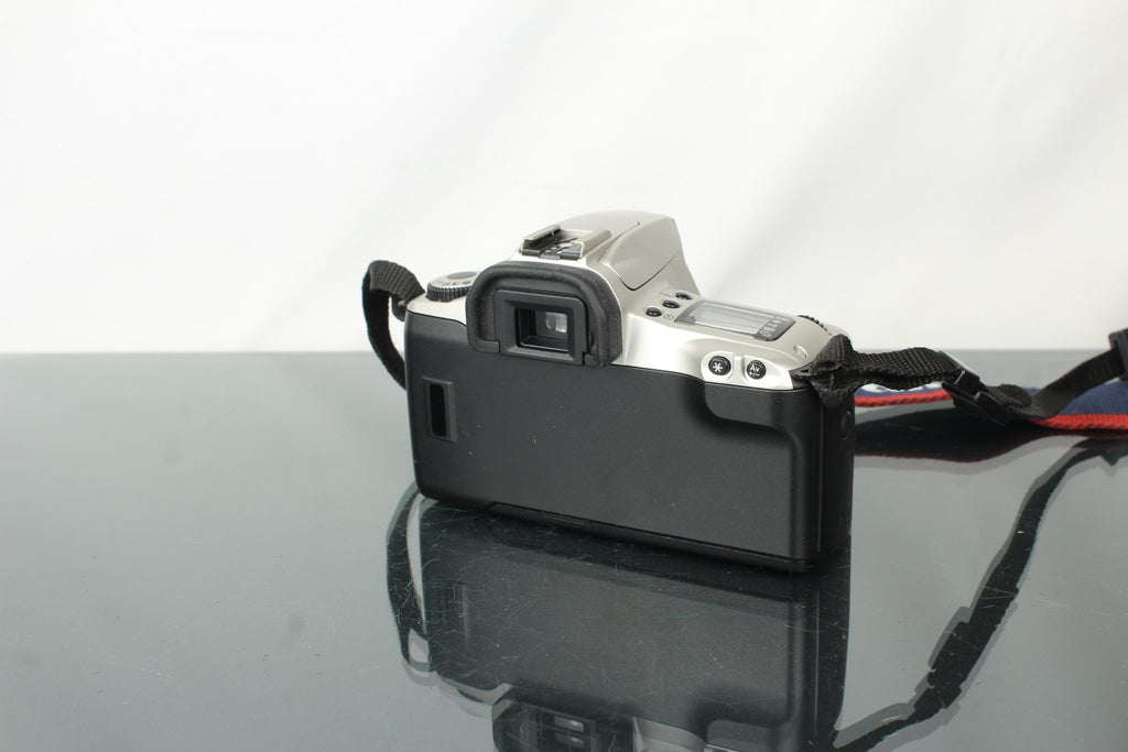 Canon EOS 300 + 28 - 90mm f/4 - 5.6 EF lens - Dutch|Thrift