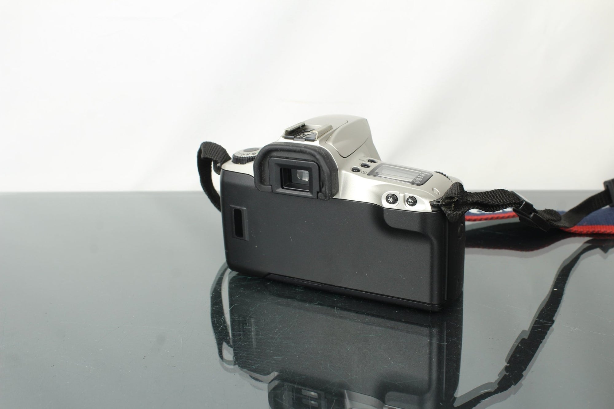 Canon EOS 300 + 28 - 90mm f/4 - 5.6 EF lens - Dutch|Thrift