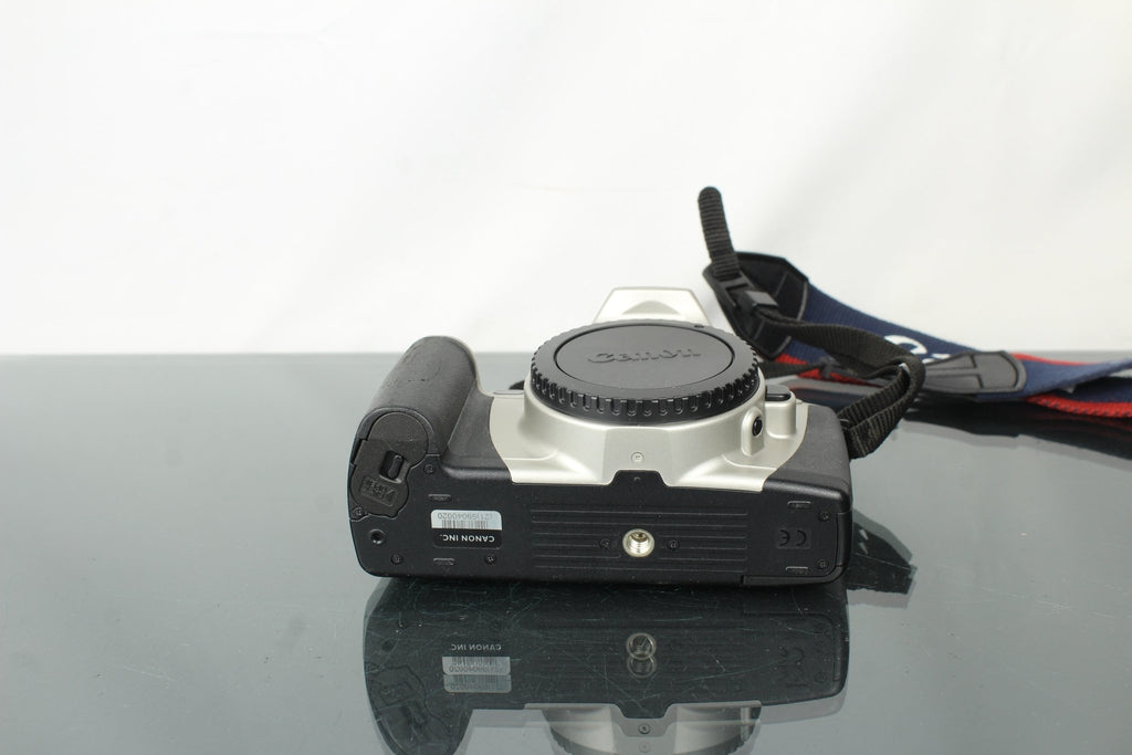 Canon EOS 300 + 28 - 90mm f/4 - 5.6 EF lens - Dutch|Thrift