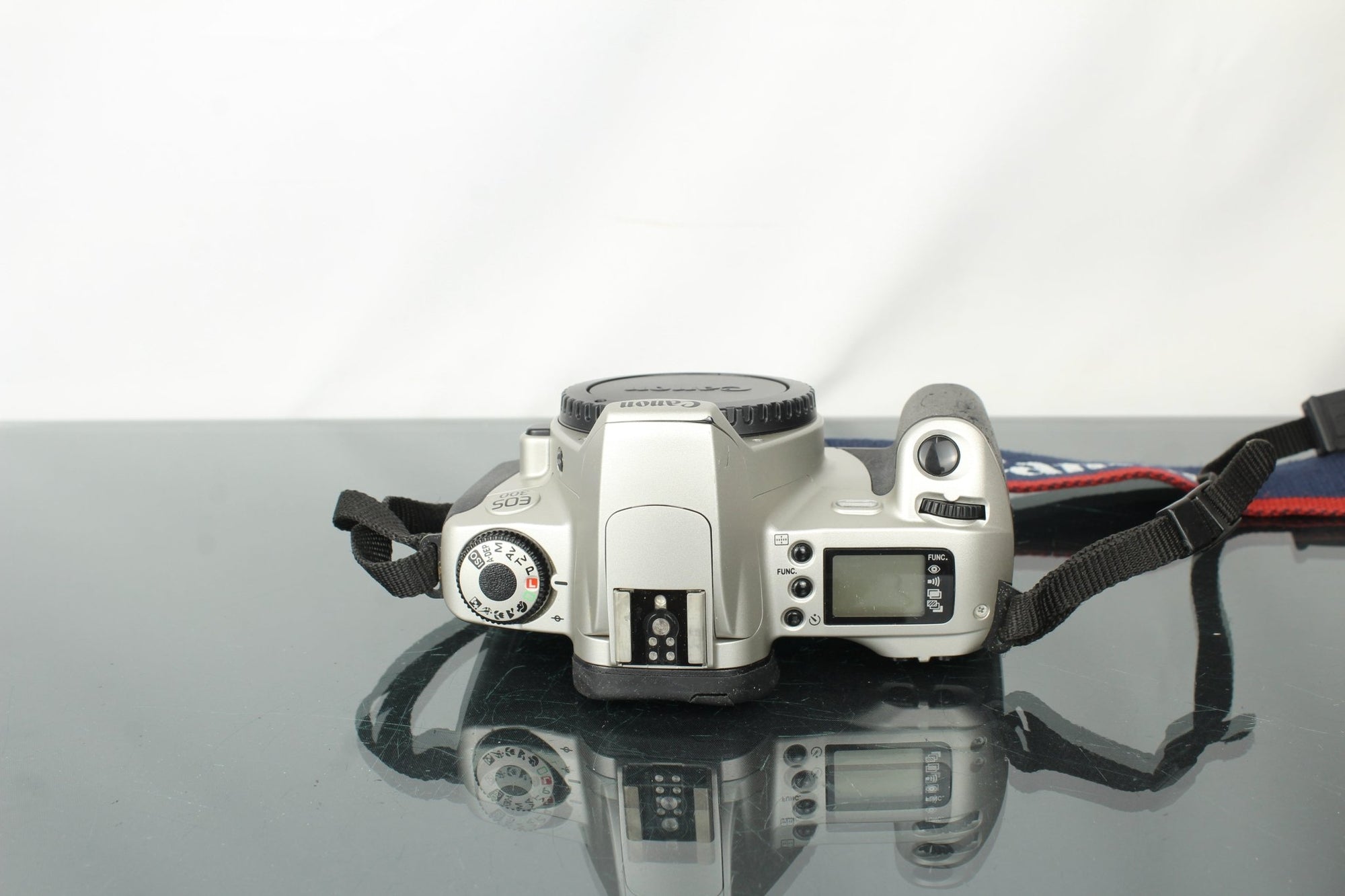 Canon EOS 300 + 28 - 90mm f/4 - 5.6 EF lens - Dutch|Thrift