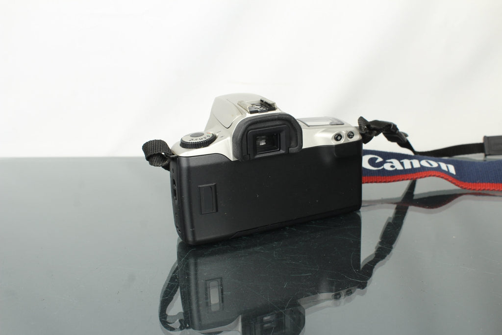 Canon EOS 300 + 28 - 90mm f/4 - 5.6 EF lens - Dutch|Thrift