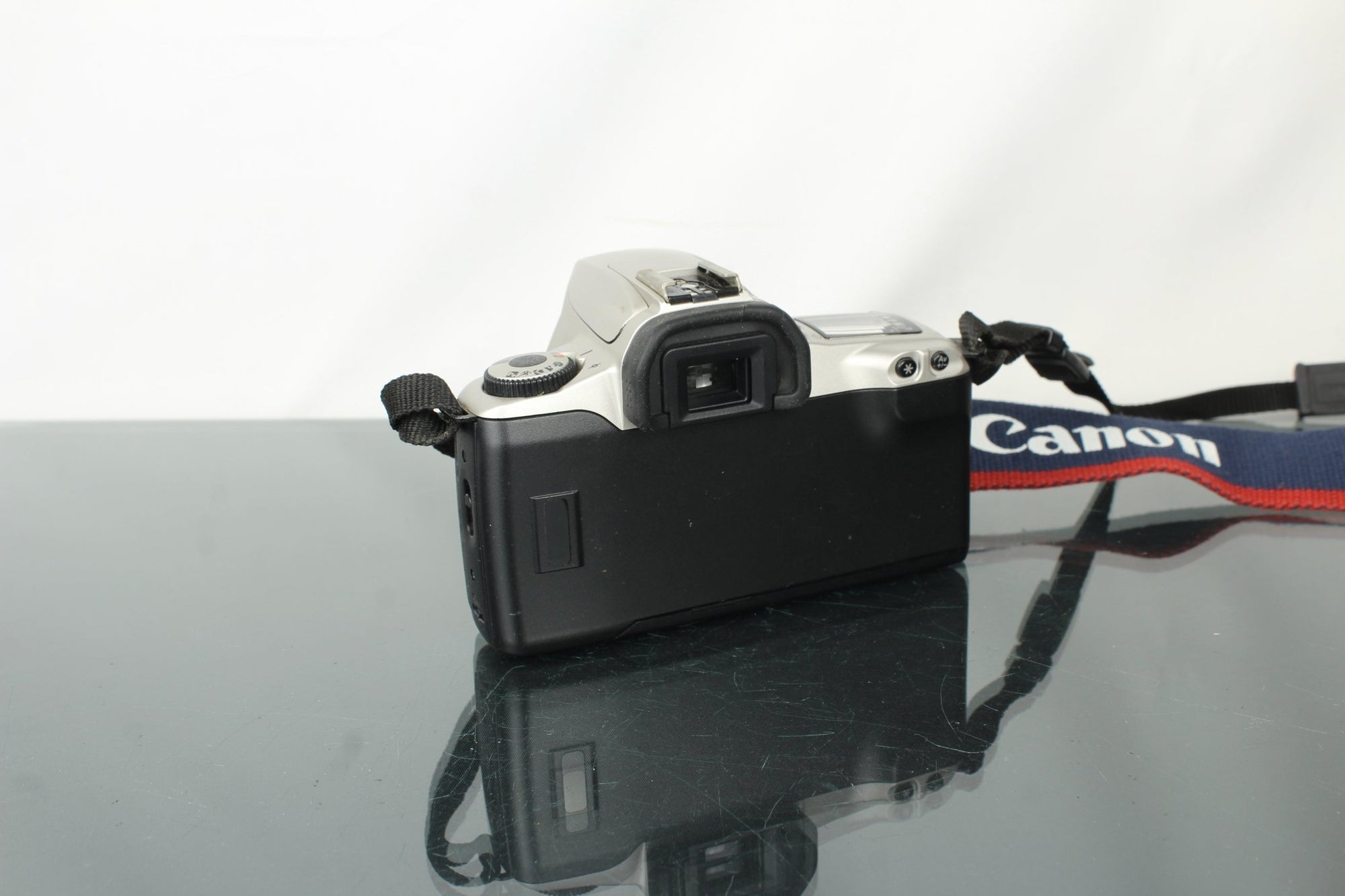 Canon EOS 300 + 28 - 90mm f/4 - 5.6 EF lens - Dutch|Thrift