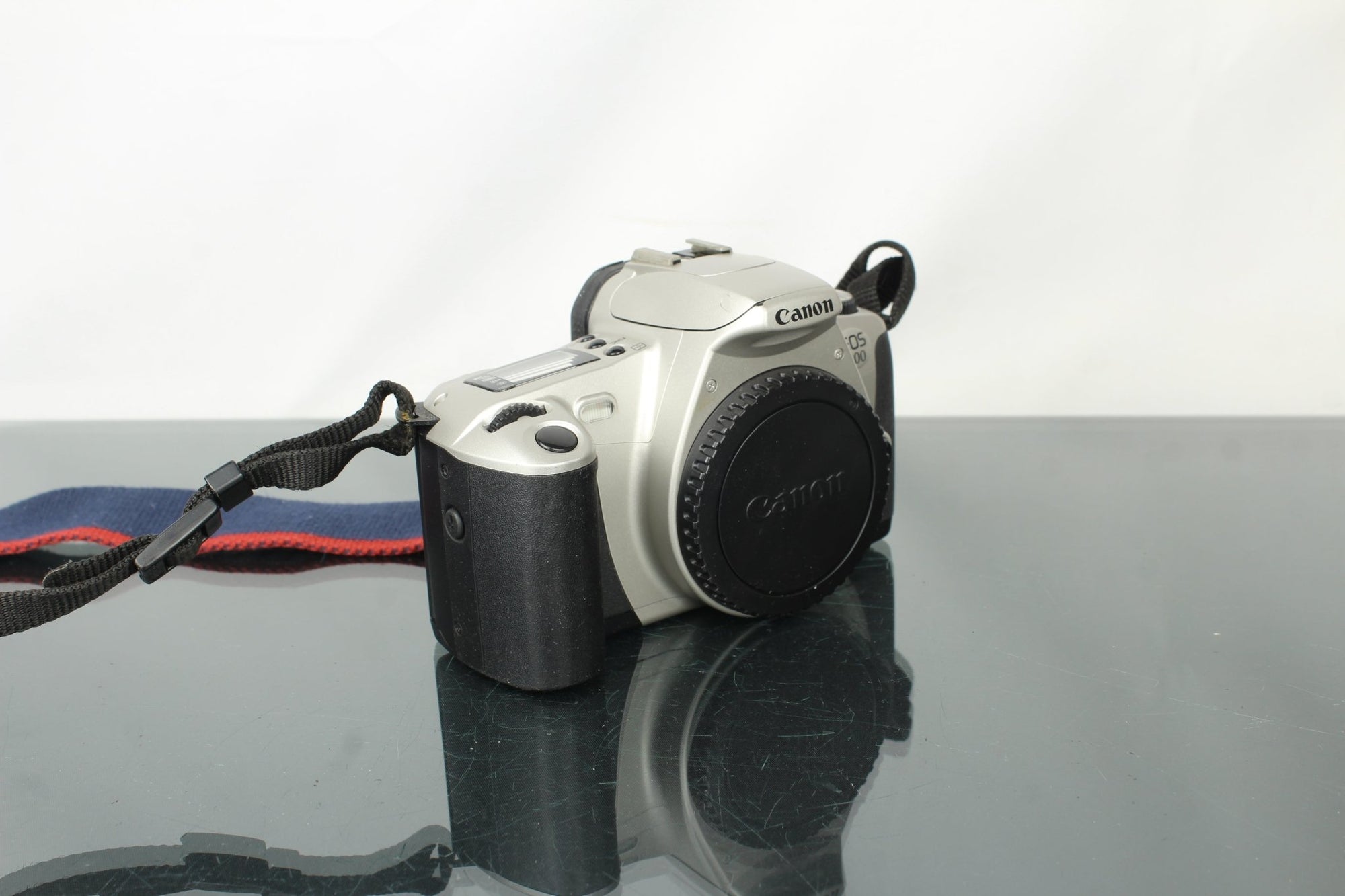 Canon EOS 300 + 28 - 90mm f/4 - 5.6 EF lens - Dutch|Thrift