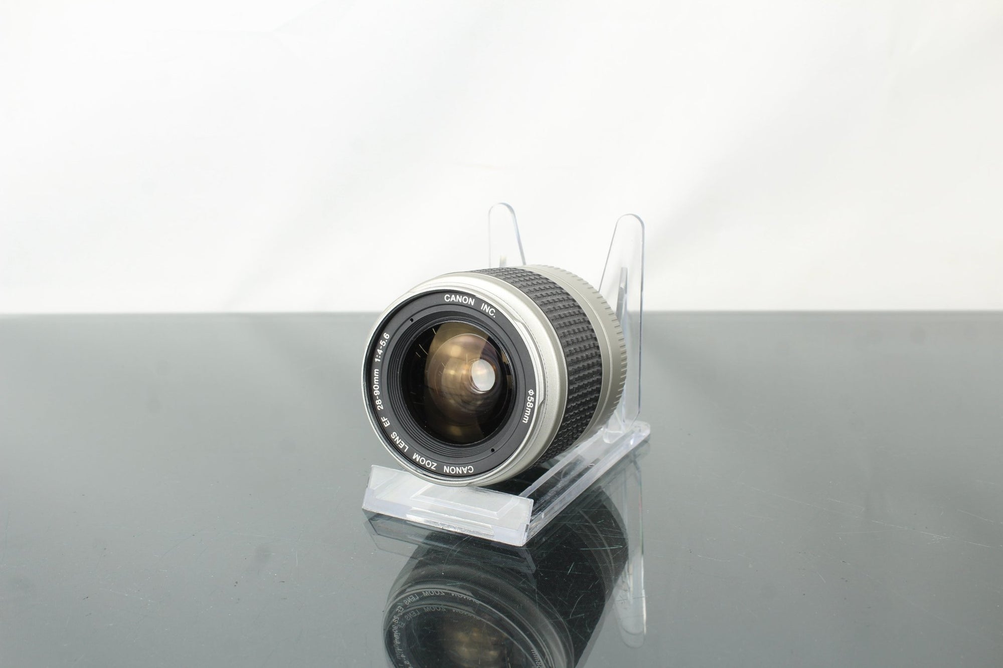 Canon EOS 300 + 28 - 90mm f/4 - 5.6 EF lens - Dutch|Thrift