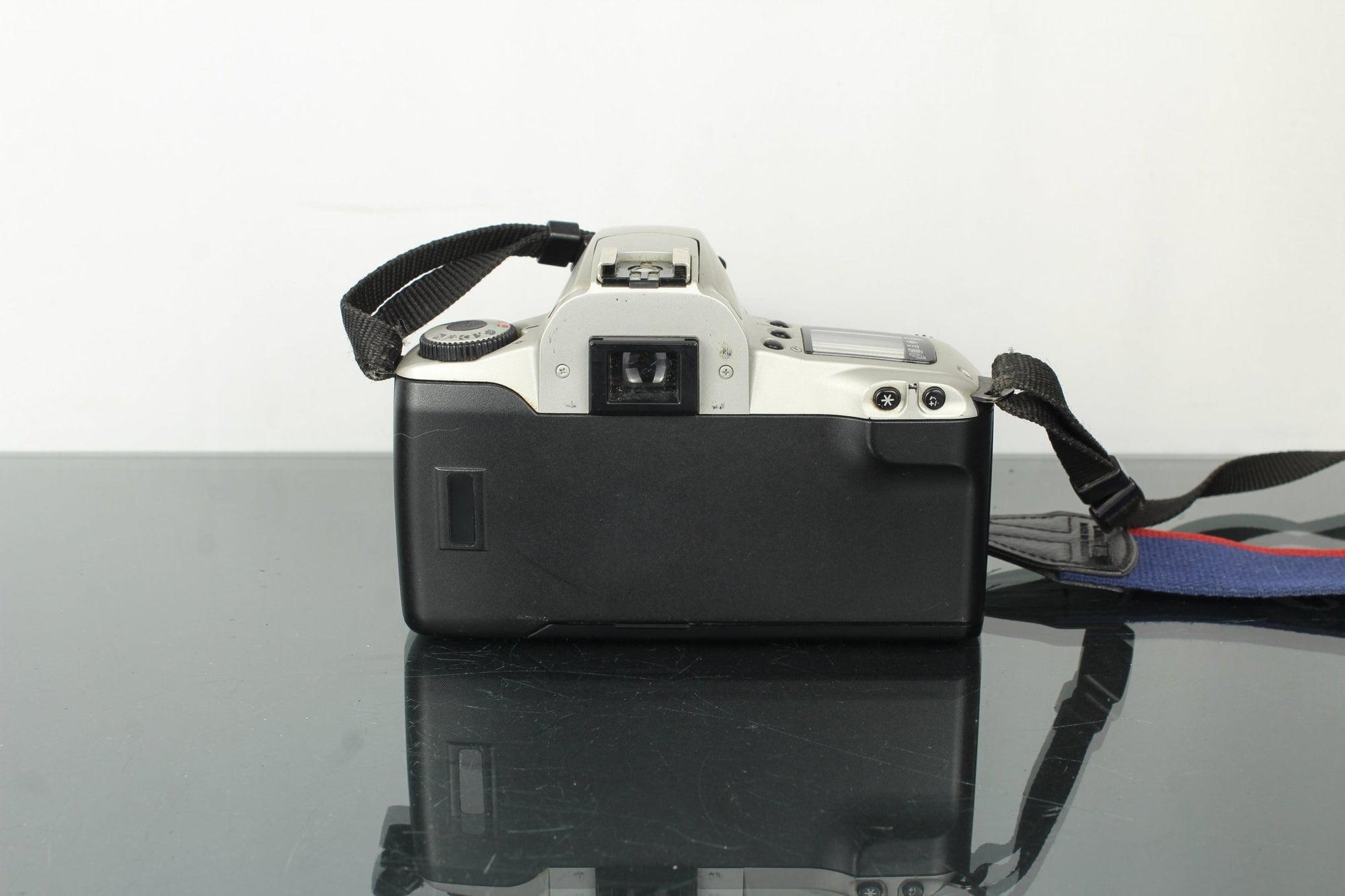 Canon EOS 300 + Canon Zoom EF 28 - 80mm 1:3.5 - 5.6 lens - Dutch|Thrift