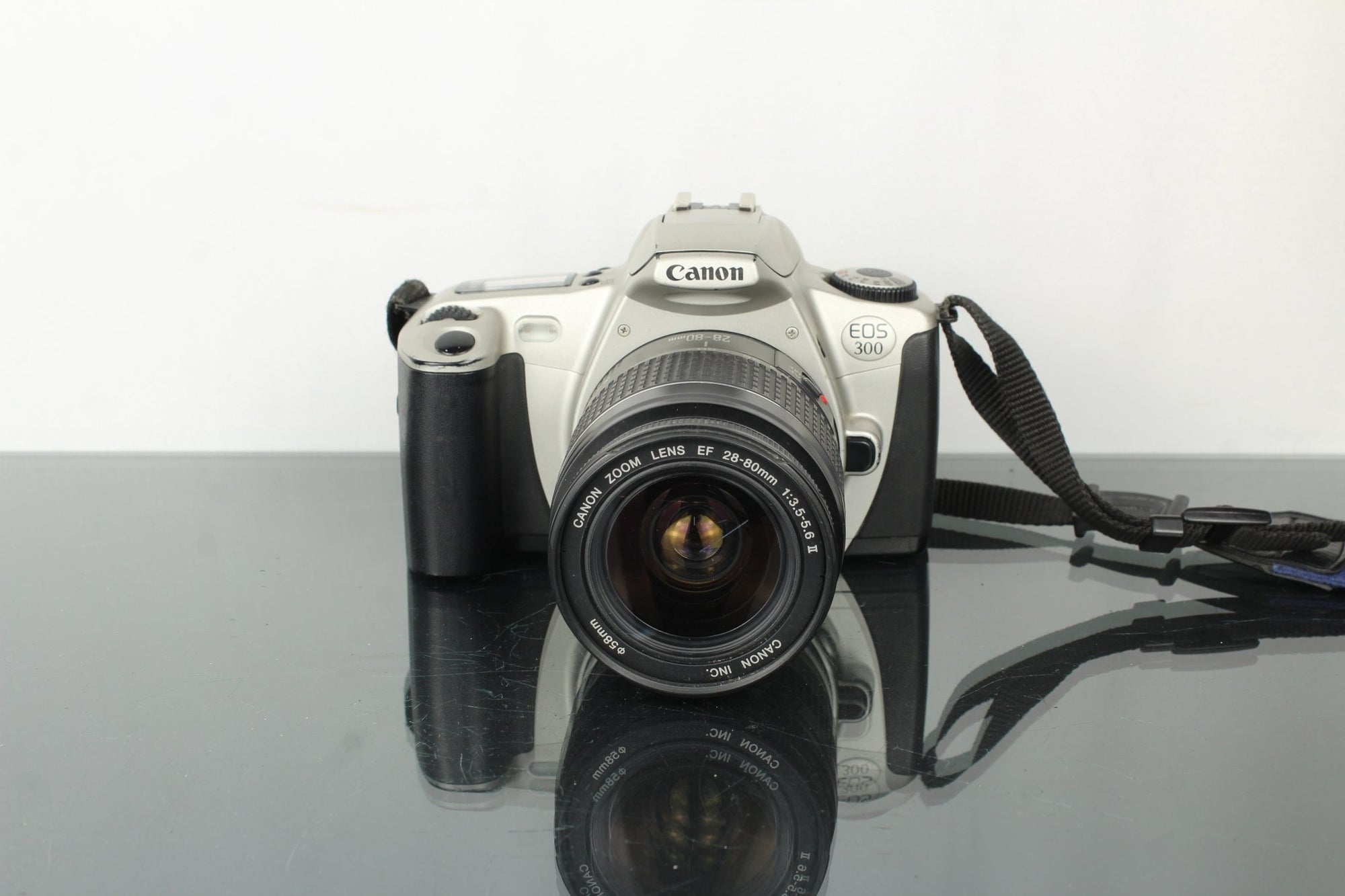 Canon EOS 300 + Canon Zoom EF 28 - 80mm 1:3.5 - 5.6 lens - Dutch|Thrift