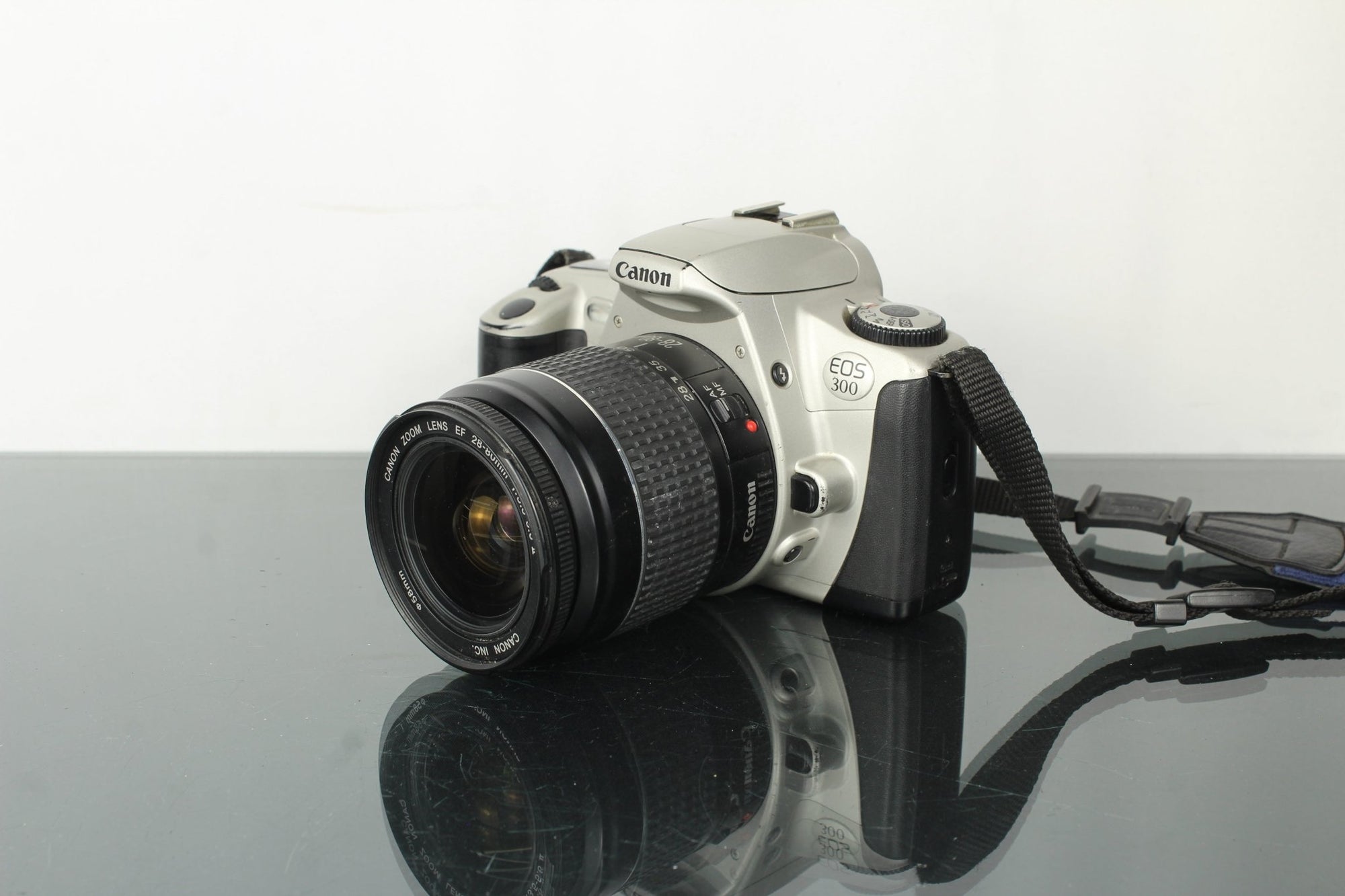 Canon EOS 300 + Canon Zoom EF 28 - 80mm 1:3.5 - 5.6 lens - Dutch|Thrift