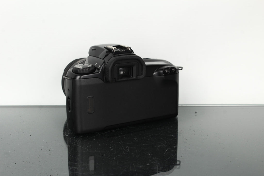 Canon EOS 3000 + Canon EF 22 - 55mm 1:4 - 5.6 - Dutch|Thrift