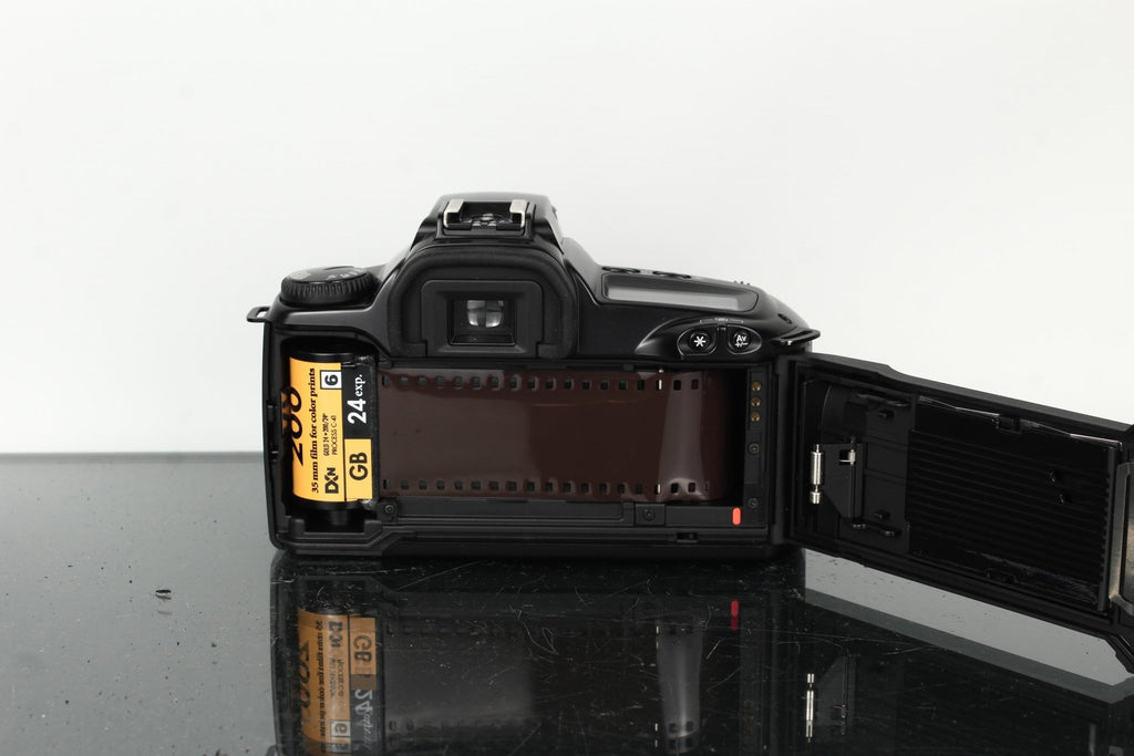 Canon EOS 3000 + Canon EF 22 - 55mm 1:4 - 5.6 - Dutch|Thrift