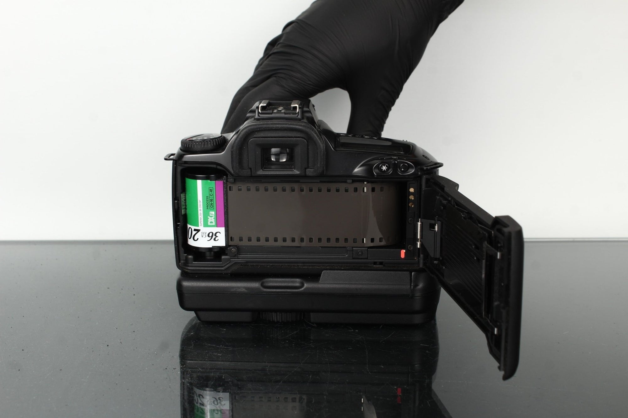 Canon EOS 3000 + Canon EF 80 - 200mm 1:4.5 - 5.6 - Dutch|Thrift