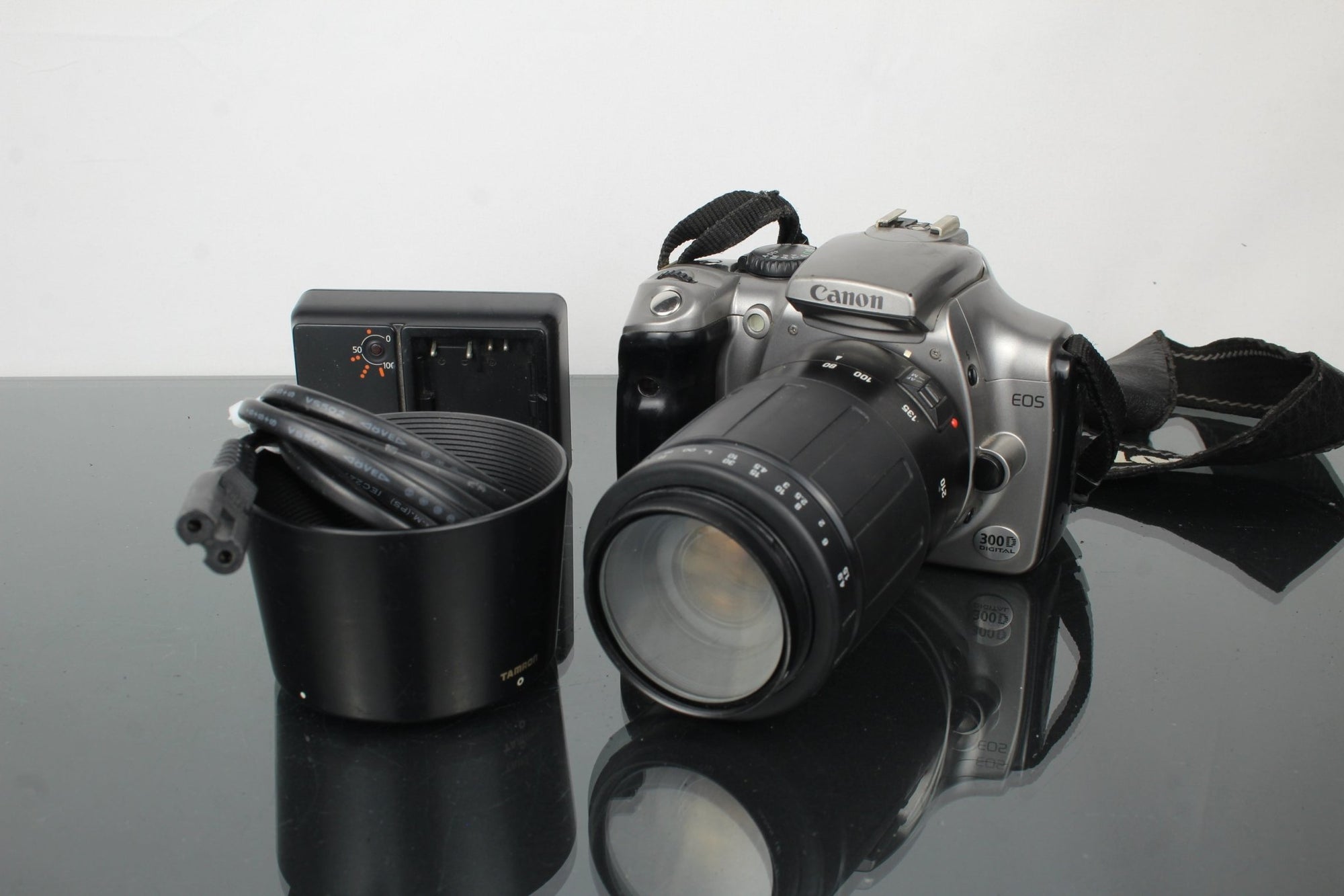 Canon EOS 300D + Tamron 80 - 210mm 1:4.5 - 5.6 lens - Dutch|Thrift