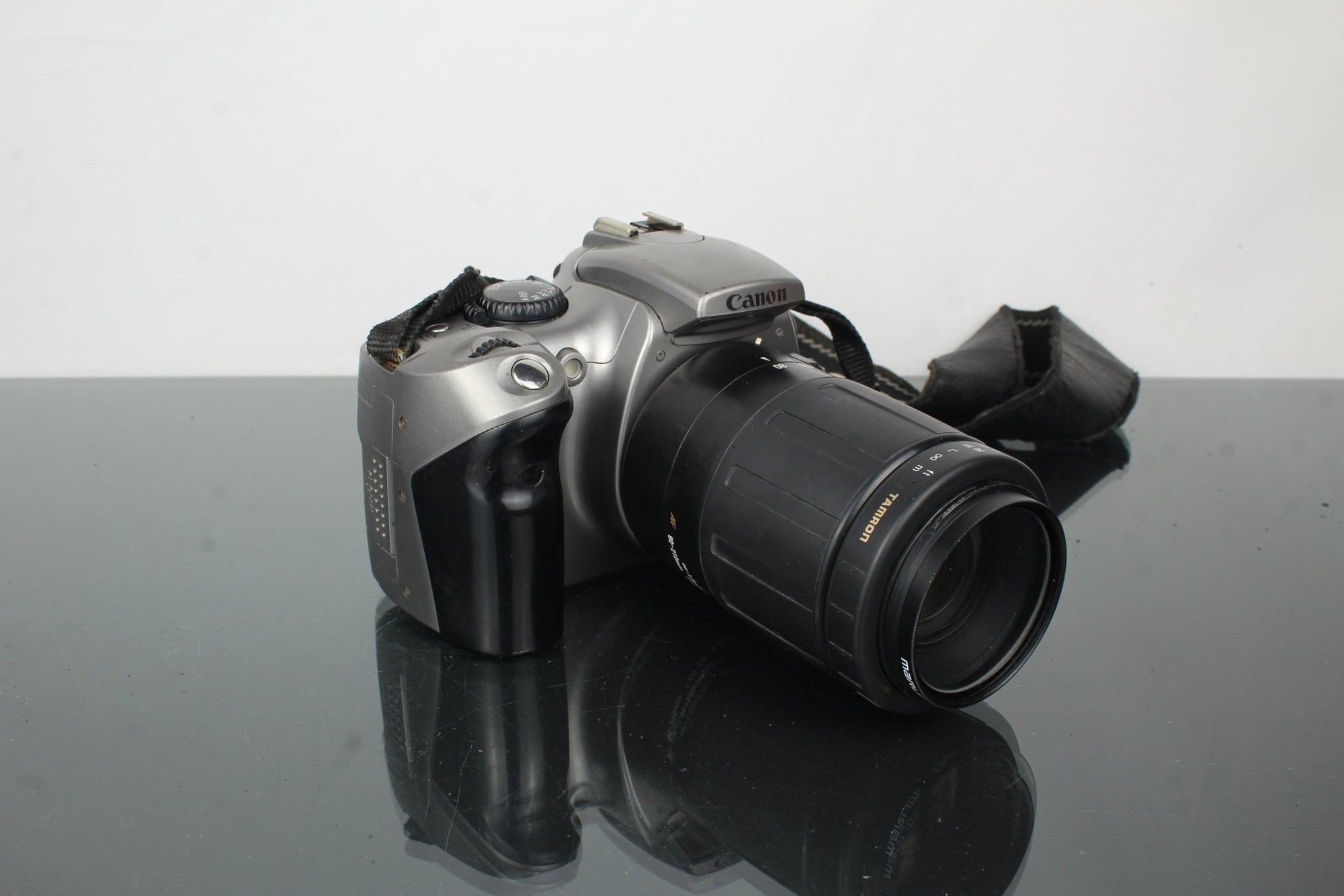 Canon EOS 300D + Tamron 80 - 210mm 1:4.5 - 5.6 lens - Dutch|Thrift