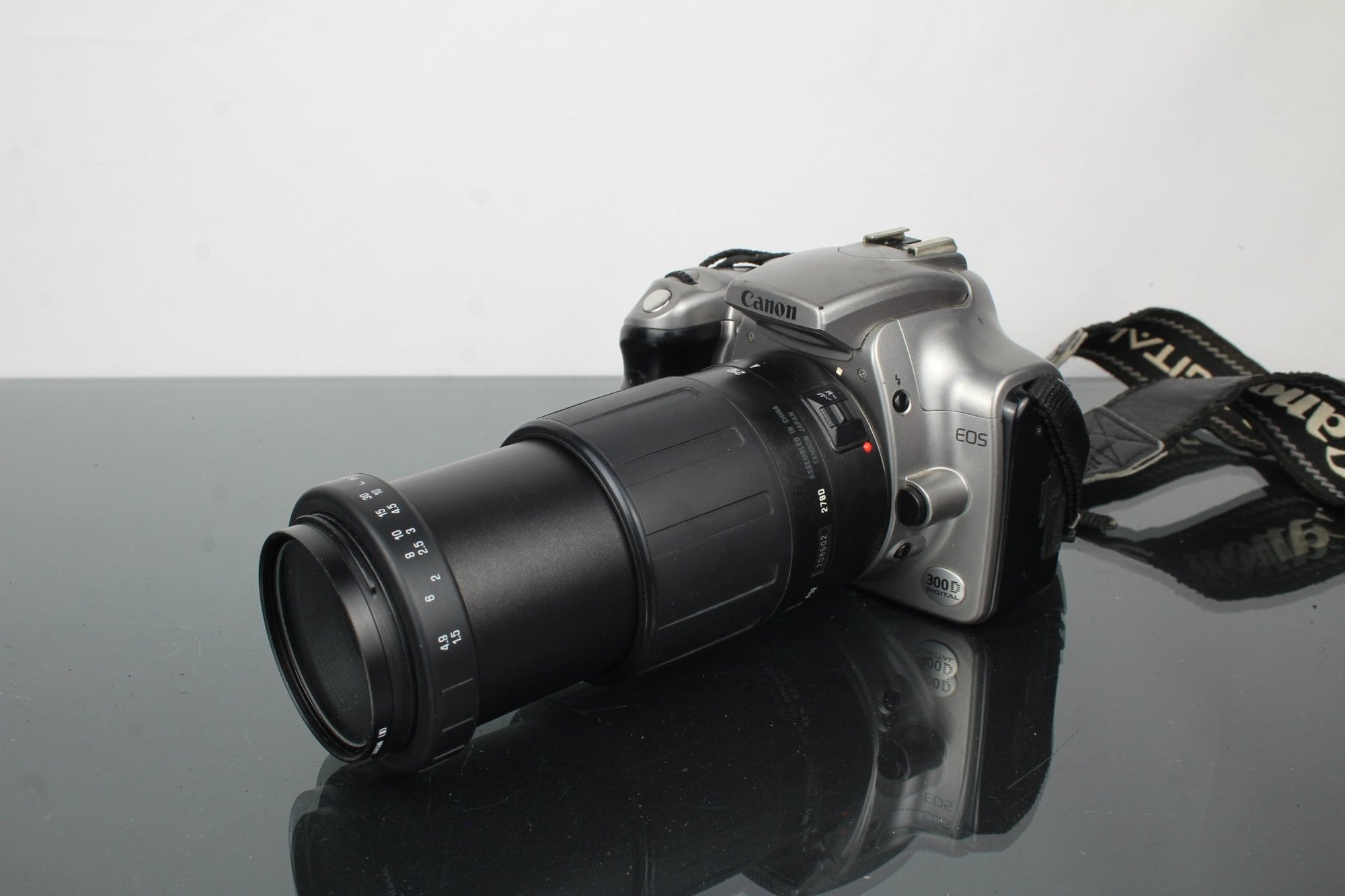 Canon EOS 300D + Tamron 80 - 210mm 1:4.5 - 5.6 lens - Dutch|Thrift