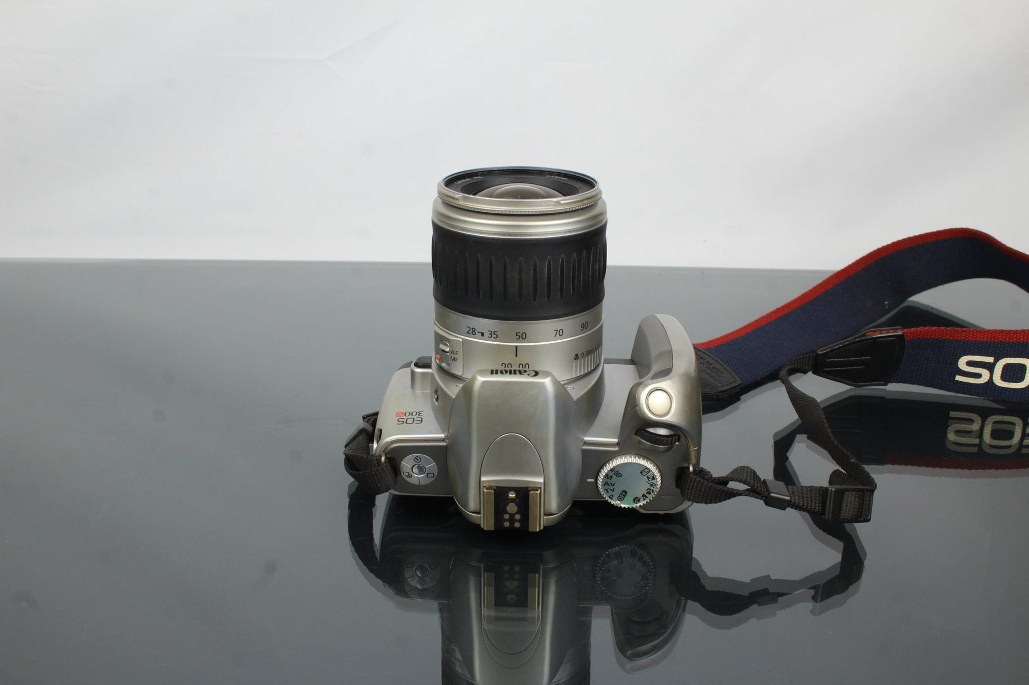 Canon EOS 300v + Canon EF 28 - 90mm 1:4 - 5.6 II lens - Dutch|Thrift