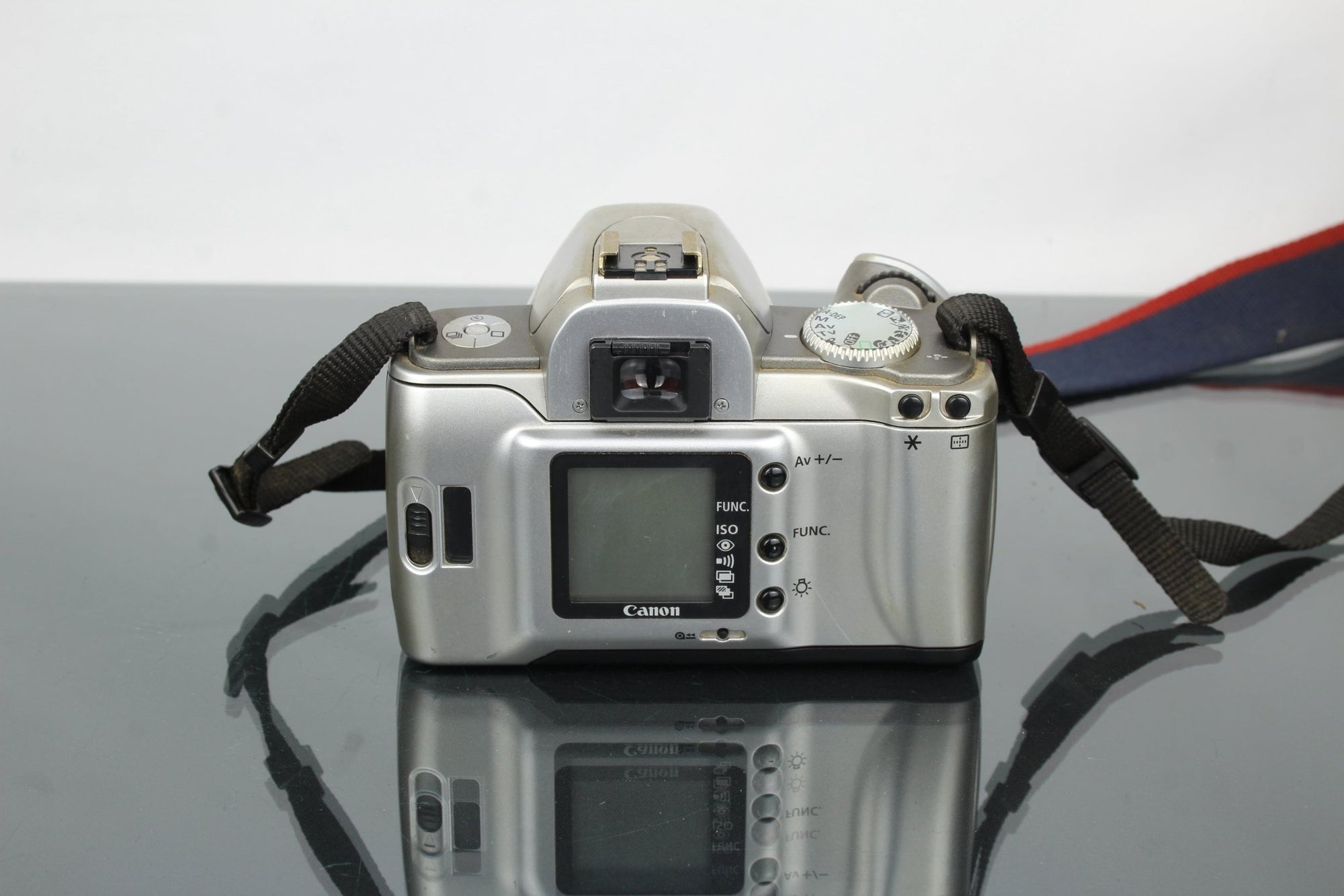 Canon EOS 300v + Canon EF 28 - 90mm 1:4 - 5.6 II lens - Dutch|Thrift