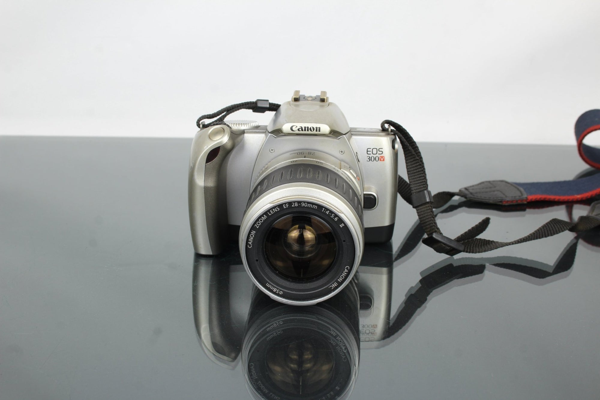 Canon EOS 300v + Canon EF 28 - 90mm 1:4 - 5.6 II lens - Dutch|Thrift