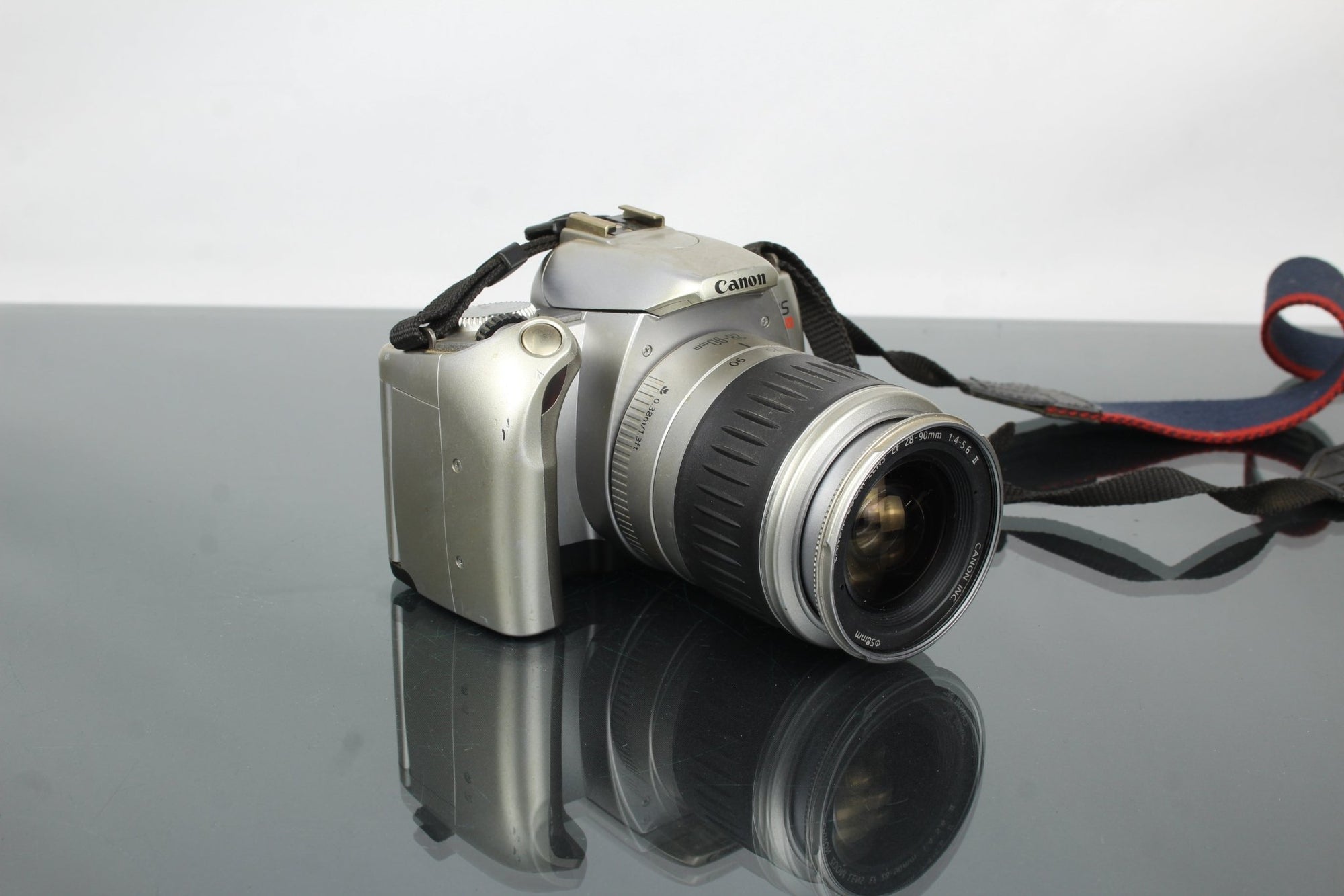 Canon EOS 300v + Canon EF 28 - 90mm 1:4 - 5.6 II lens - Dutch|Thrift