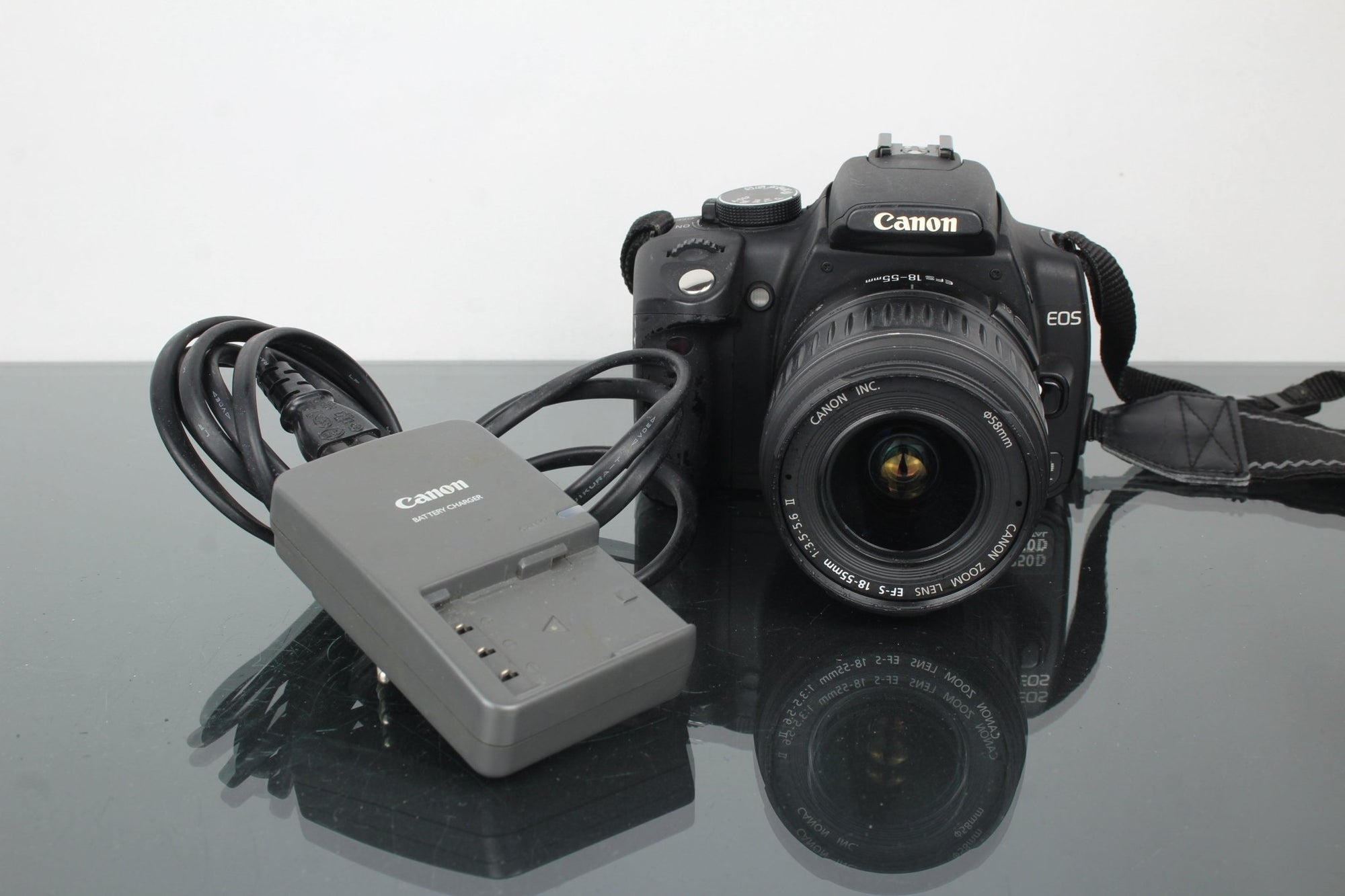 Canon EOS 350D + 18 - 55mm Canon lens - Dutch|Thrift
