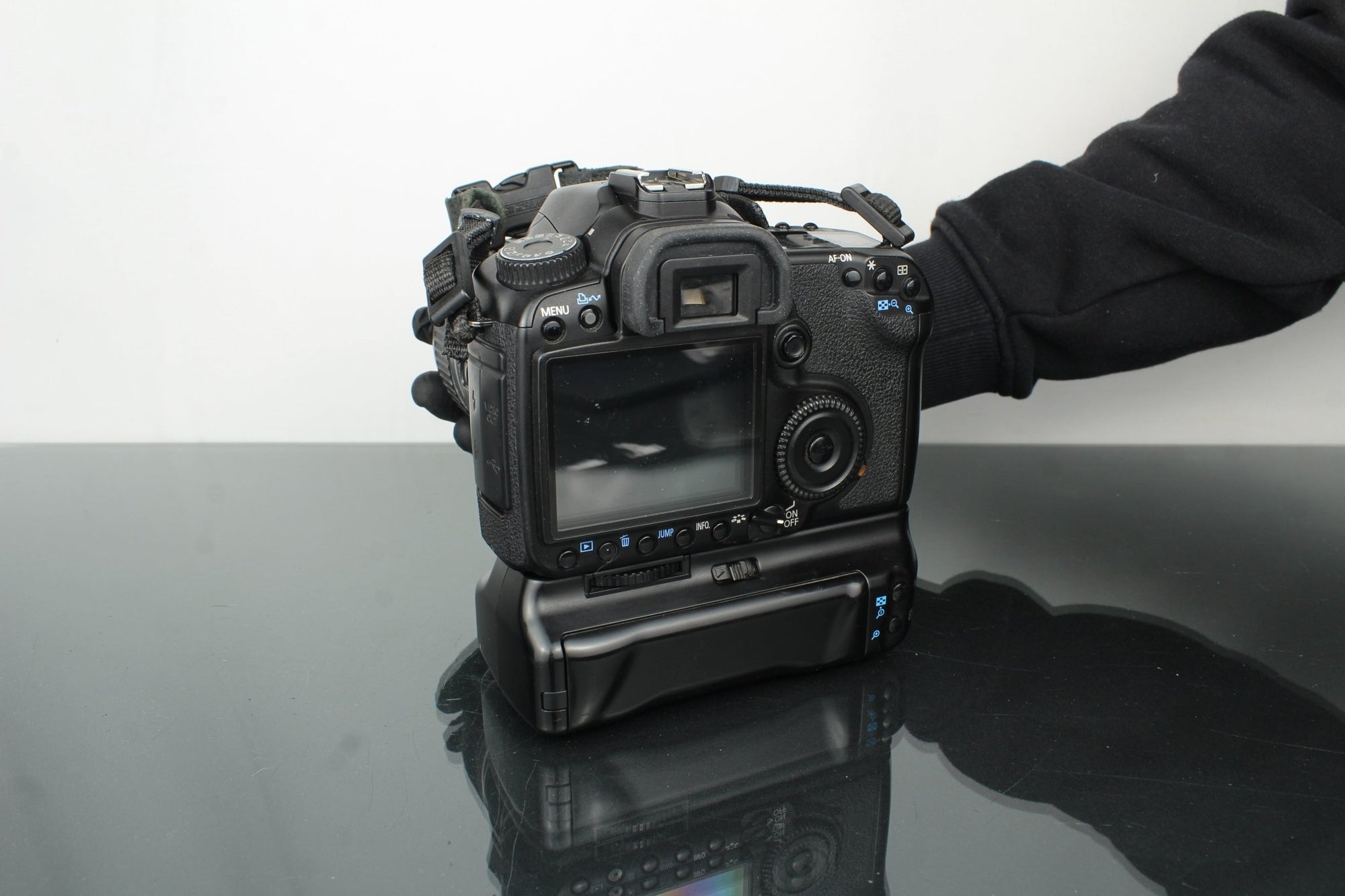 Canon EOS 40D + Canon Zoom Lens EF - S 17 - 85mm 1:4 - 5.6 67mm - Dutch|Thrift