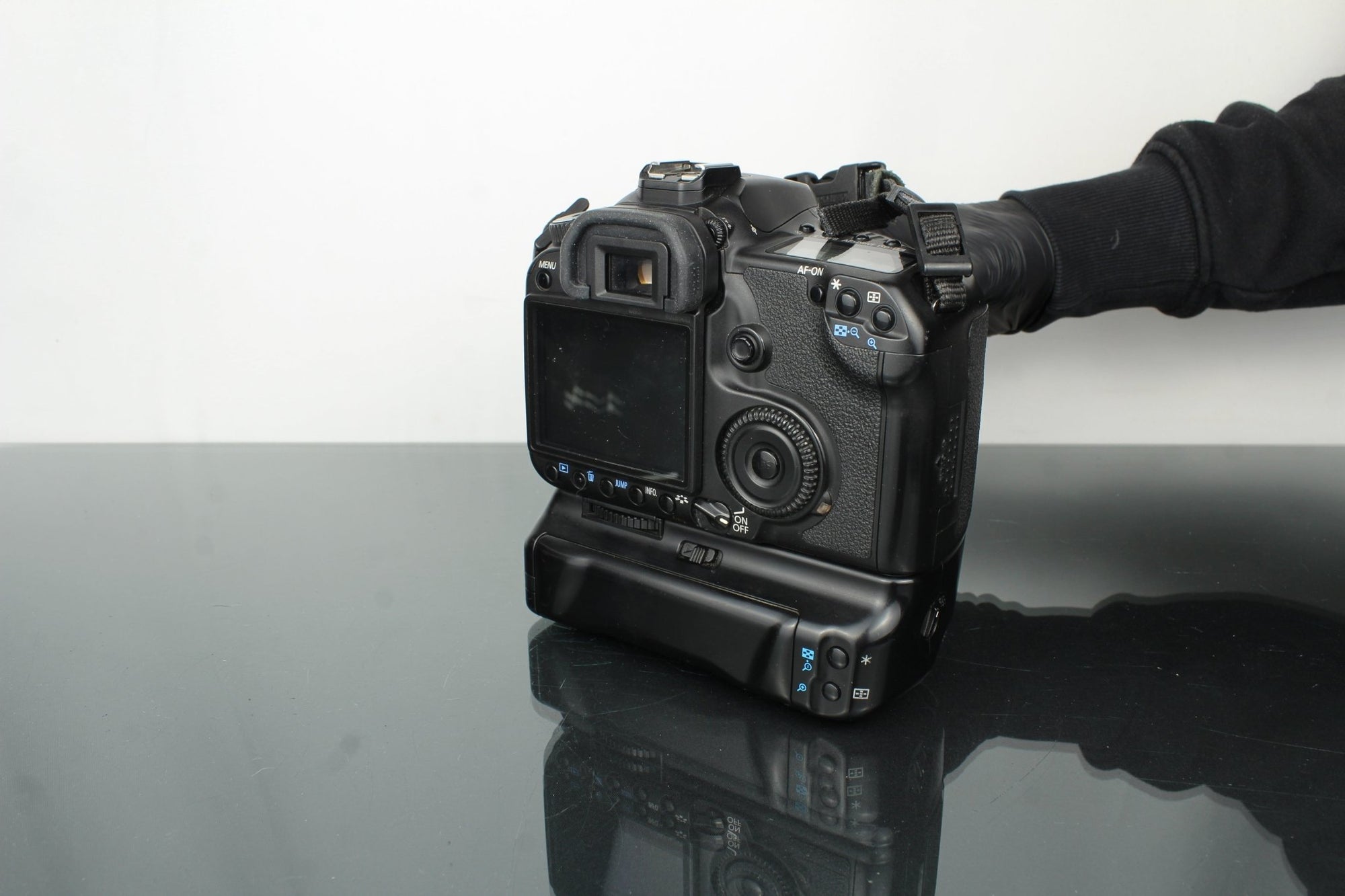 Canon EOS 40D + Canon Zoom Lens EF - S 17 - 85mm 1:4 - 5.6 67mm - Dutch|Thrift