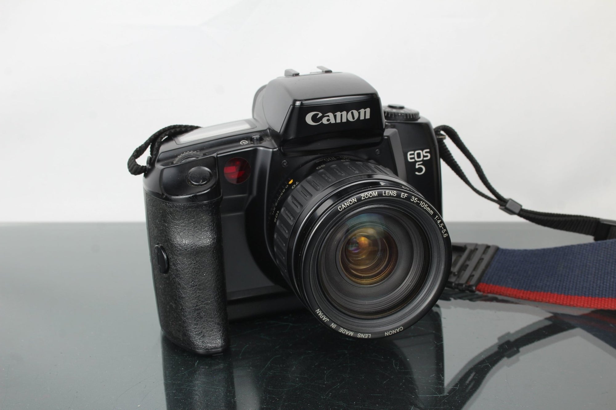 Canon EOS 5 + Canon EF 35 - 105mm 1:4.5 - 5.6 lens (EF mount) - Dutch|Thrift