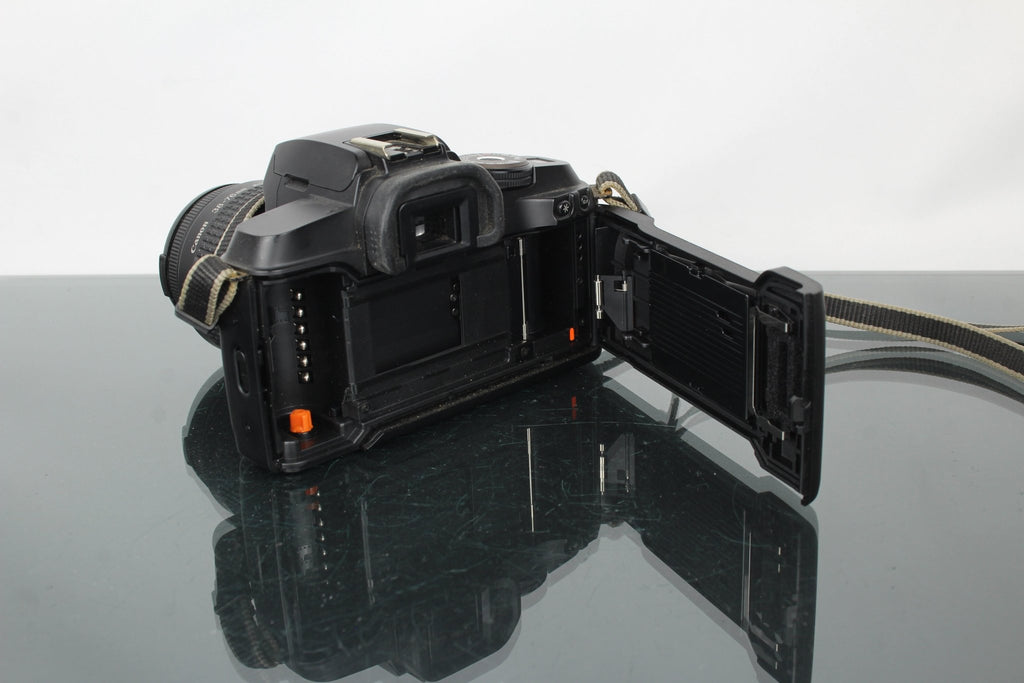 Canon EOS 5000 + Canon EF 38 - 76mm 1:4.5 - 5.6 lens - Dutch|Thrift