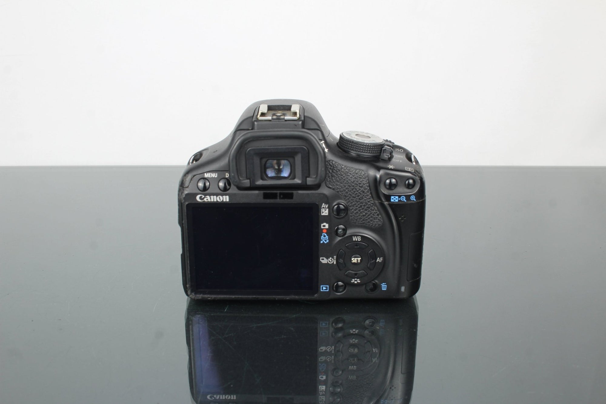 Canon EOS 500D + Canon lens - Dutch|Thrift