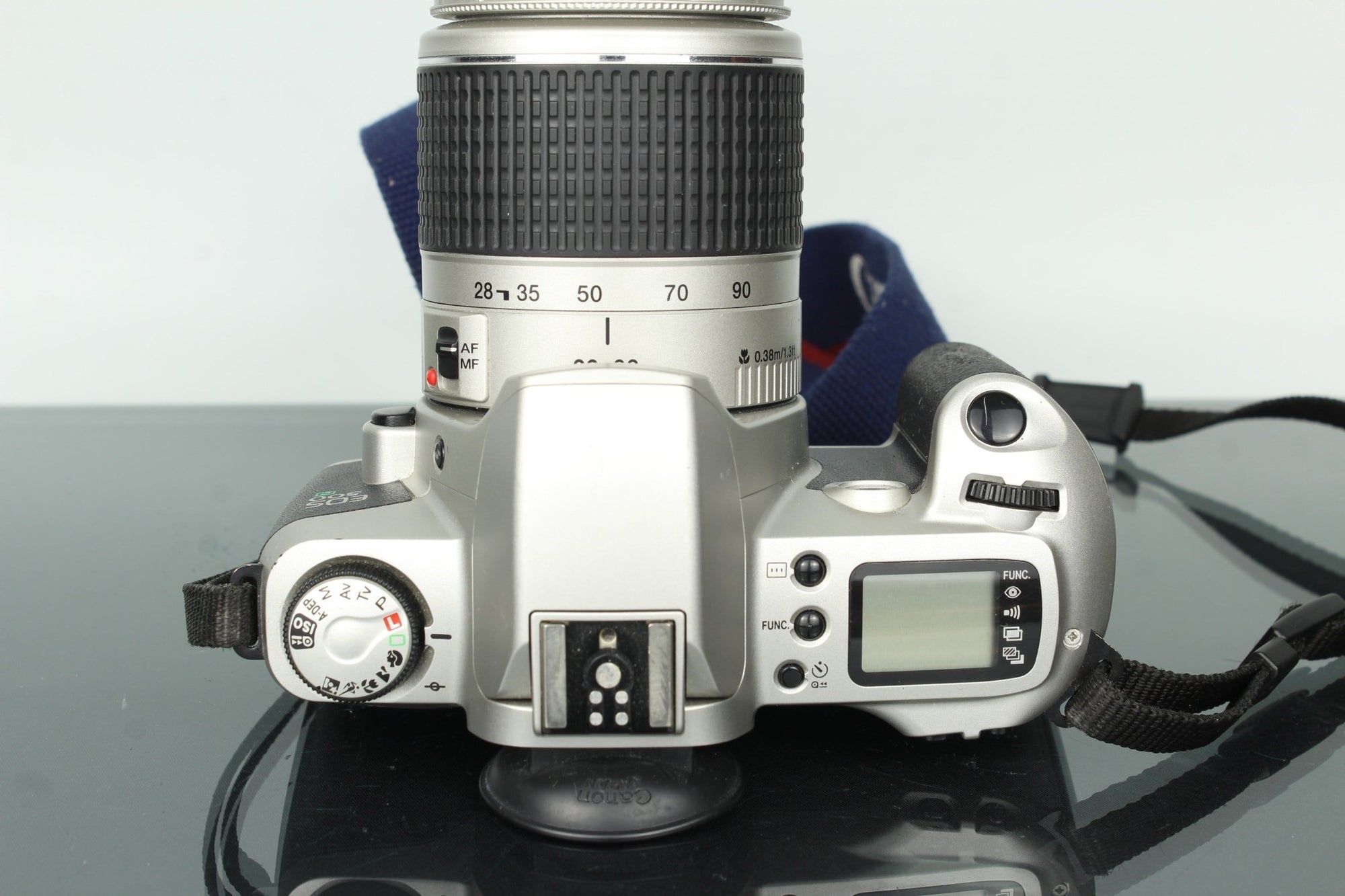 Canon EOS 500N + EF 28 - 90mm f/4 - 5.6 - Dutch|Thrift