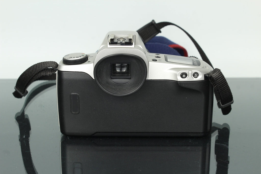 Canon EOS 500N + EF 28 - 90mm f/4 - 5.6 - Dutch|Thrift