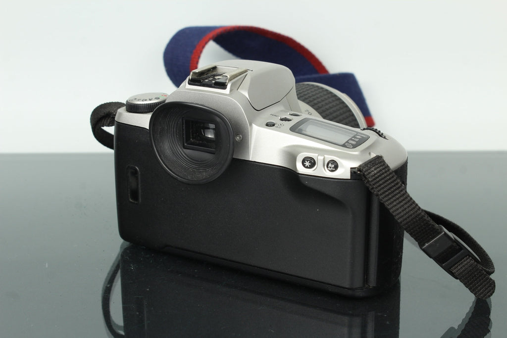 Canon EOS 500N + EF 28 - 90mm f/4 - 5.6 - Dutch|Thrift