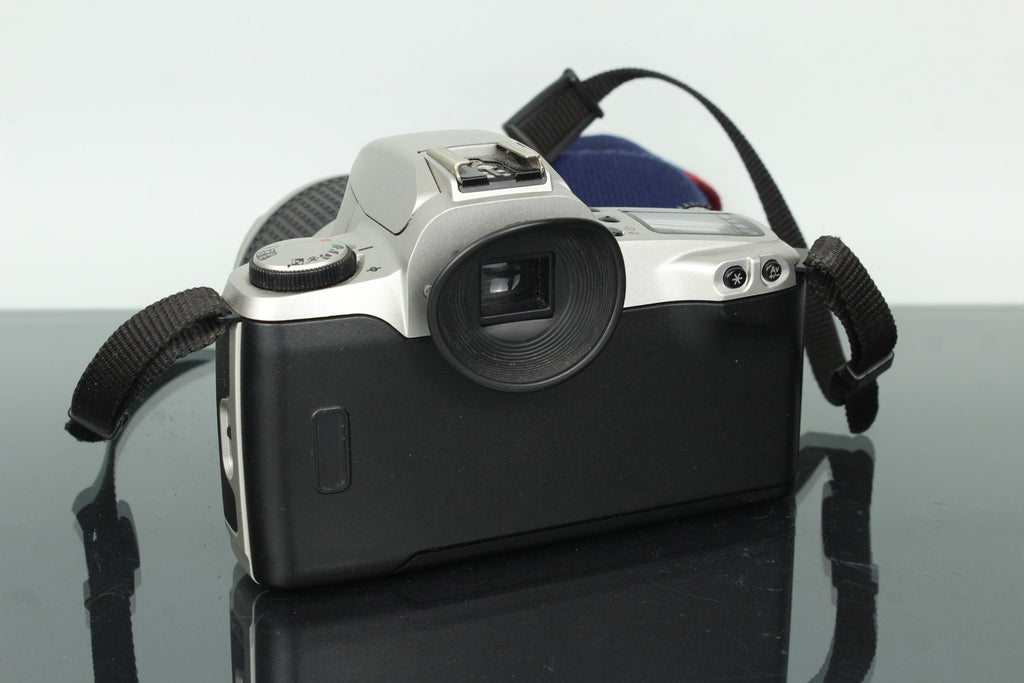 Canon EOS 500N + EF 28 - 90mm f/4 - 5.6 - Dutch|Thrift