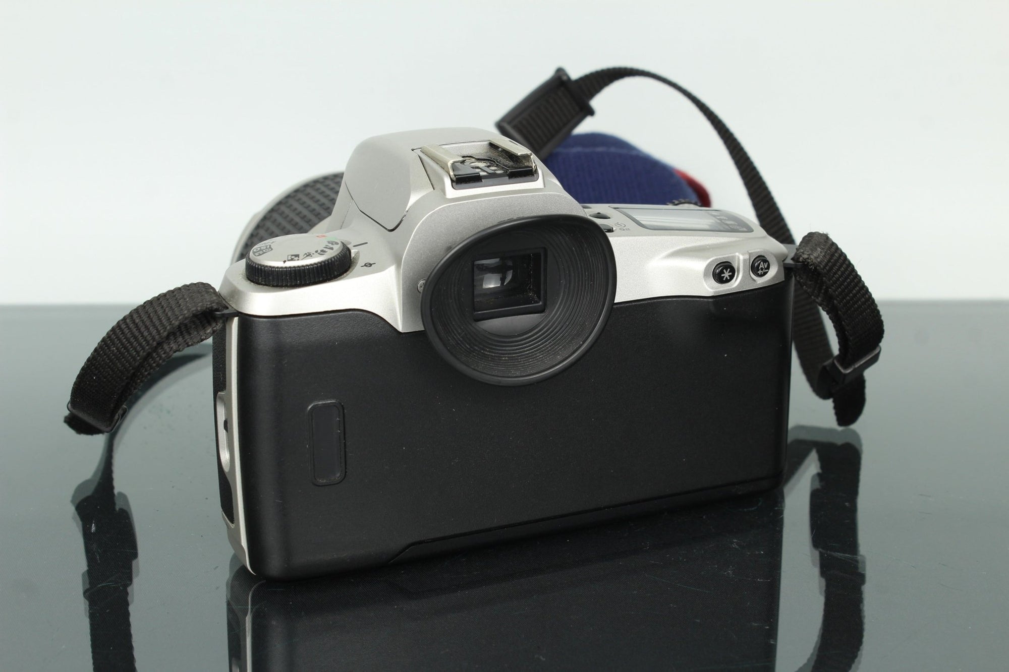 Canon EOS 500N + EF 28 - 90mm f/4 - 5.6 - Dutch|Thrift