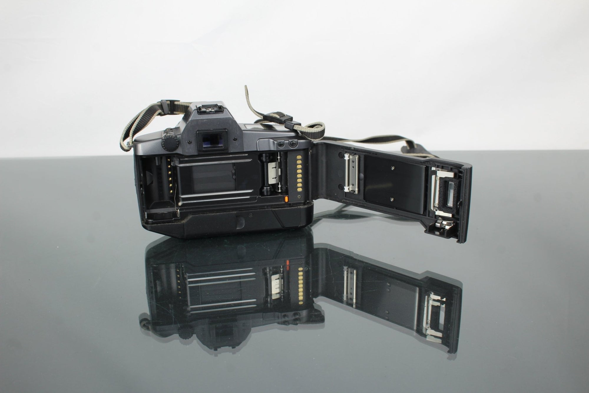 Canon EOS 600 + 35 - 135mm 1:4 - 5.6 Canon EF lens - Dutch|Thrift