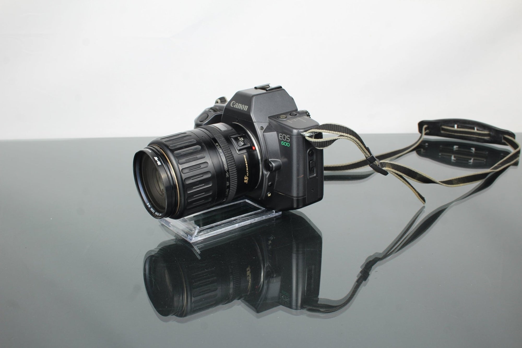 Canon EOS 600 + 35 - 135mm 1:4 - 5.6 Canon EF lens - Dutch|Thrift