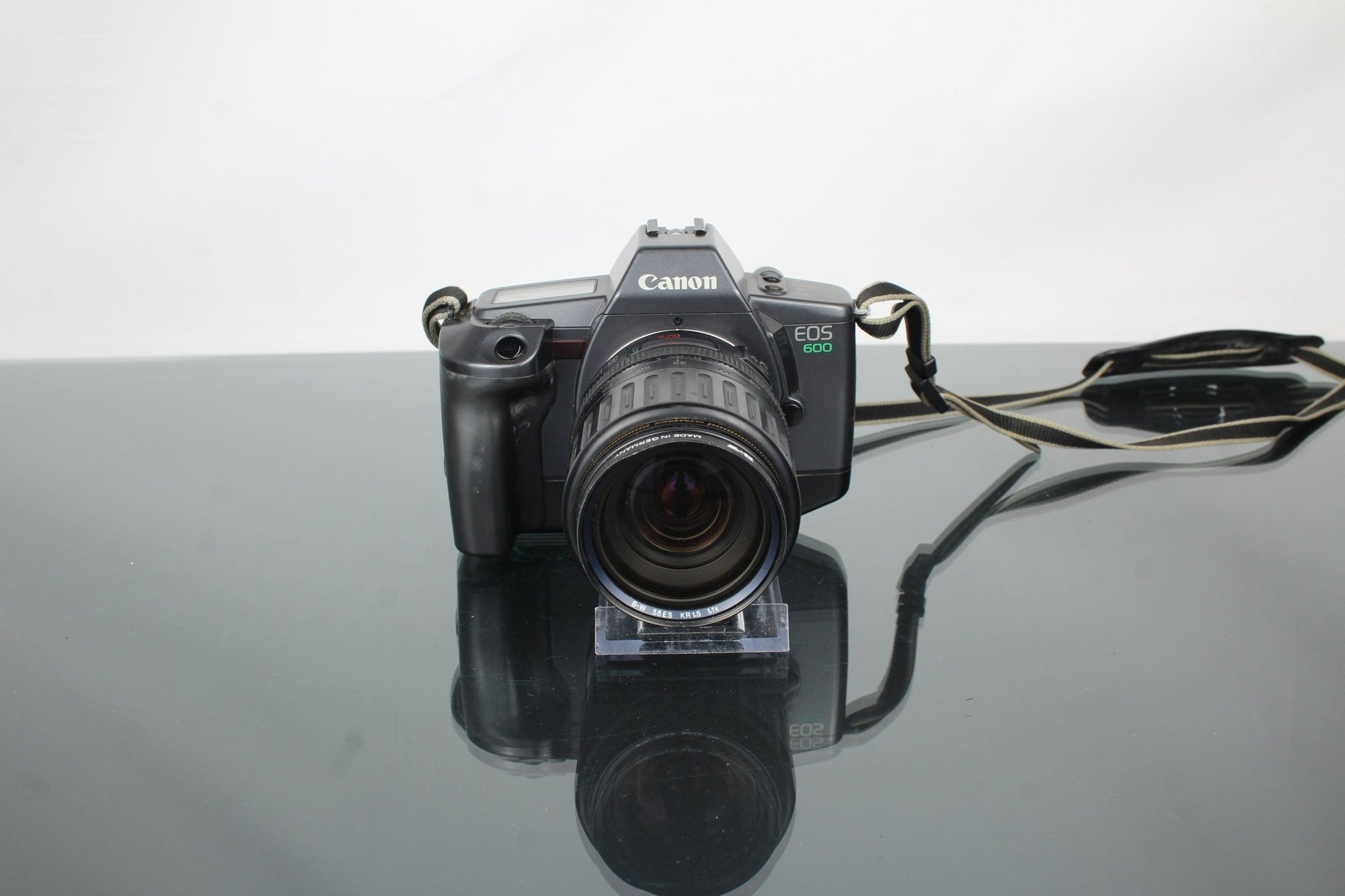 Canon EOS 600 + 35 - 135mm 1:4 - 5.6 Canon EF lens - Dutch|Thrift